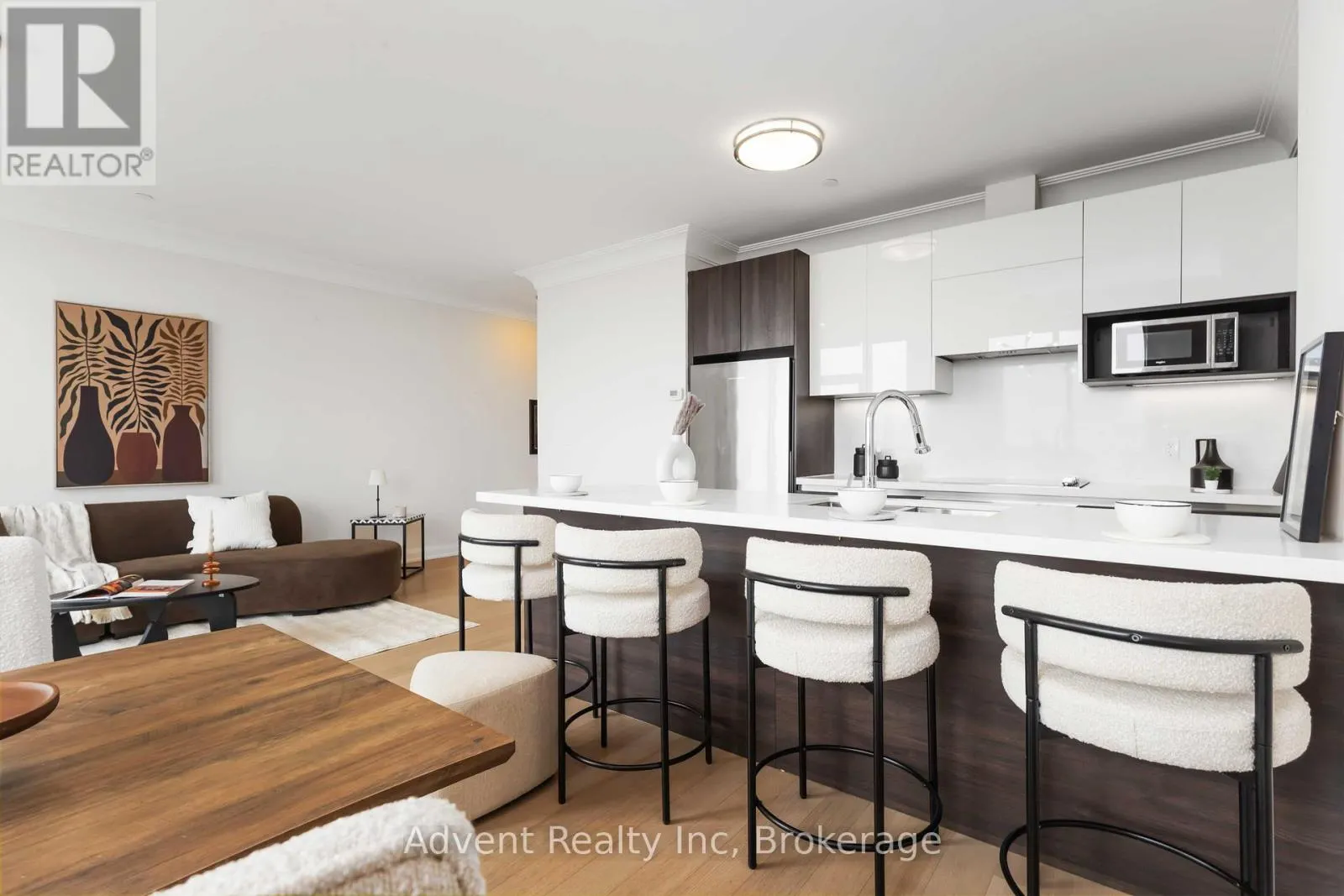 PH06 - 15 WATER WALK DRIVE