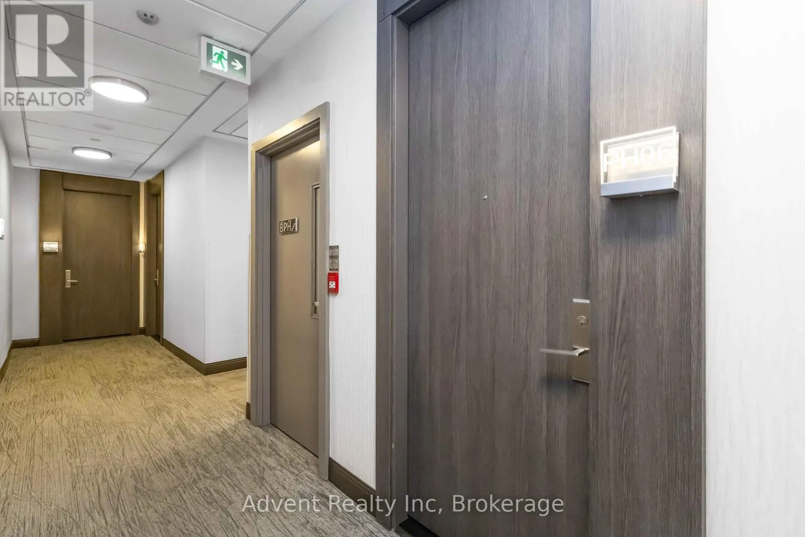 PH06 - 15 WATER WALK DRIVE