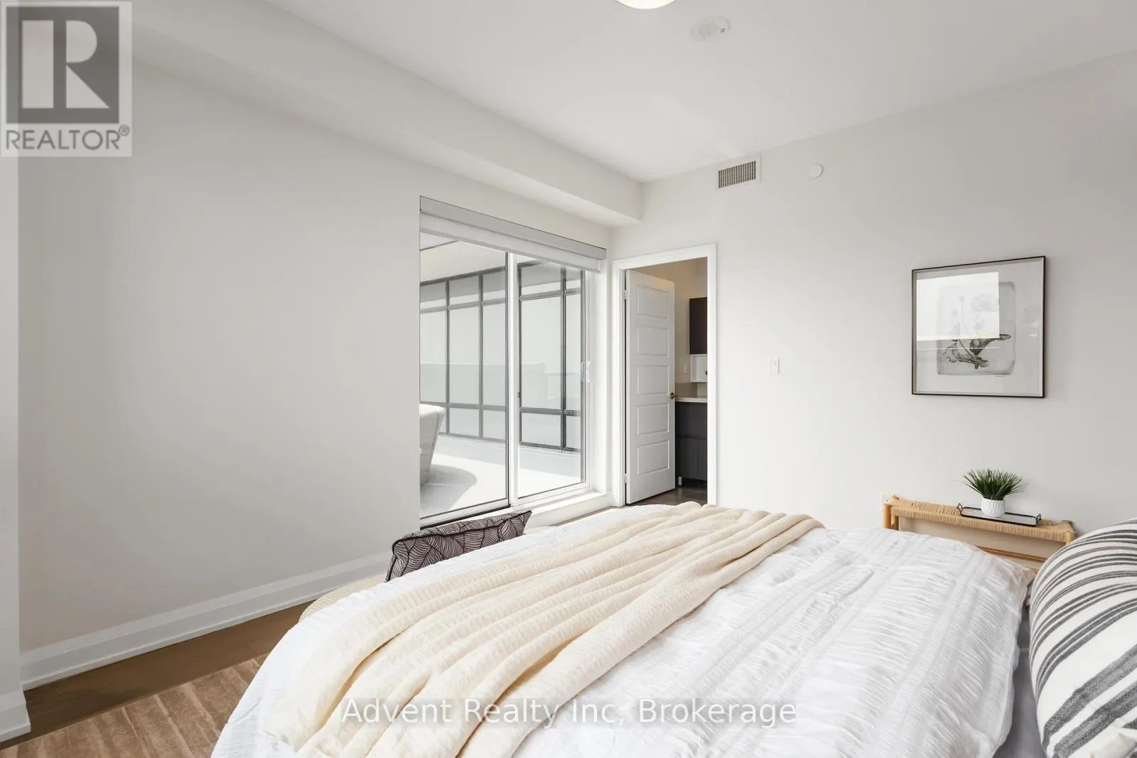 PH06 - 15 WATER WALK DRIVE