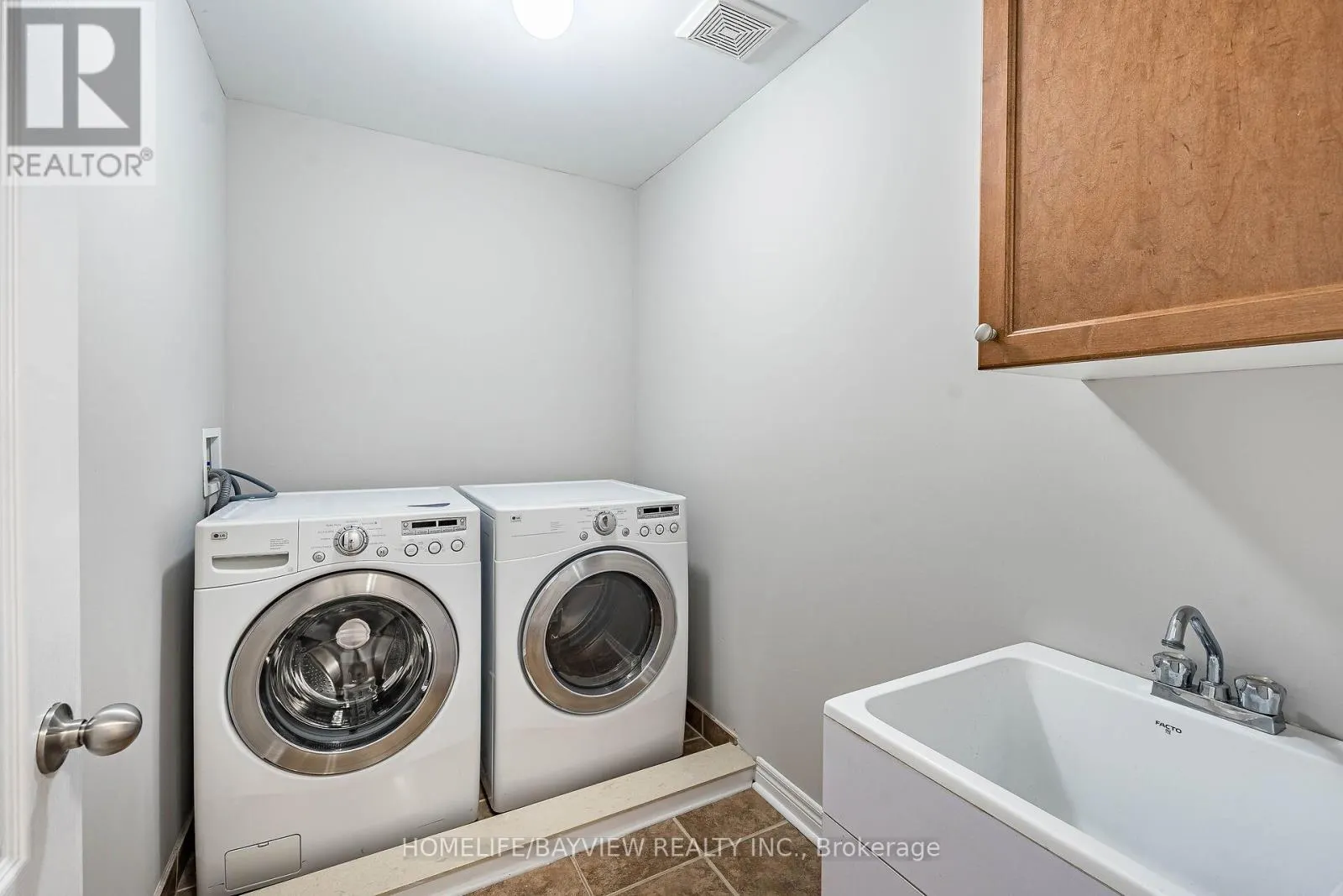 61 FOUR SEASONS CRESCENT