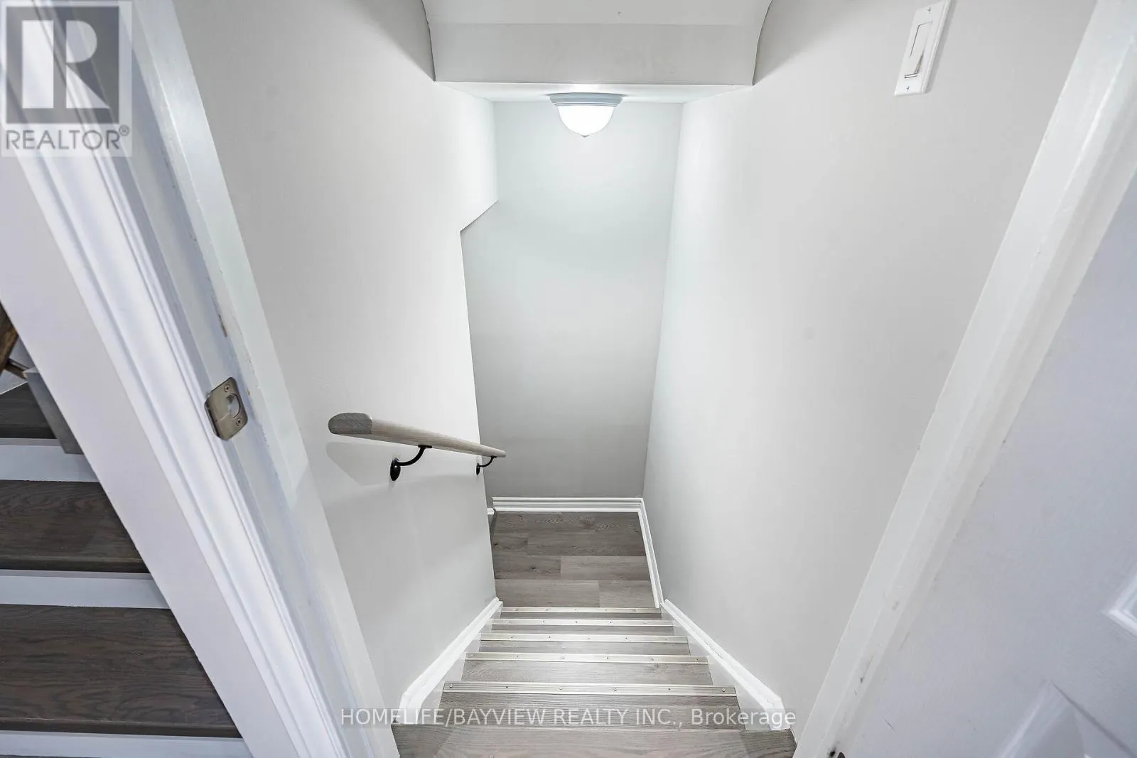 61 FOUR SEASONS CRESCENT