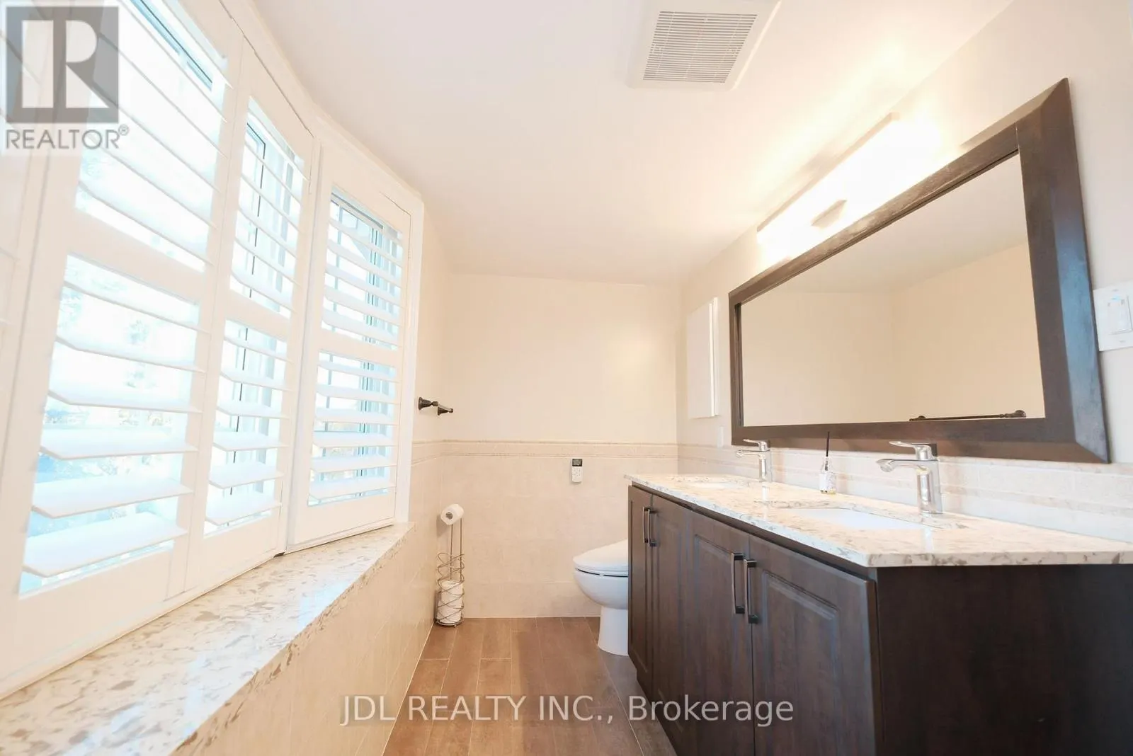 53 FERN VALLEY CRESCENT