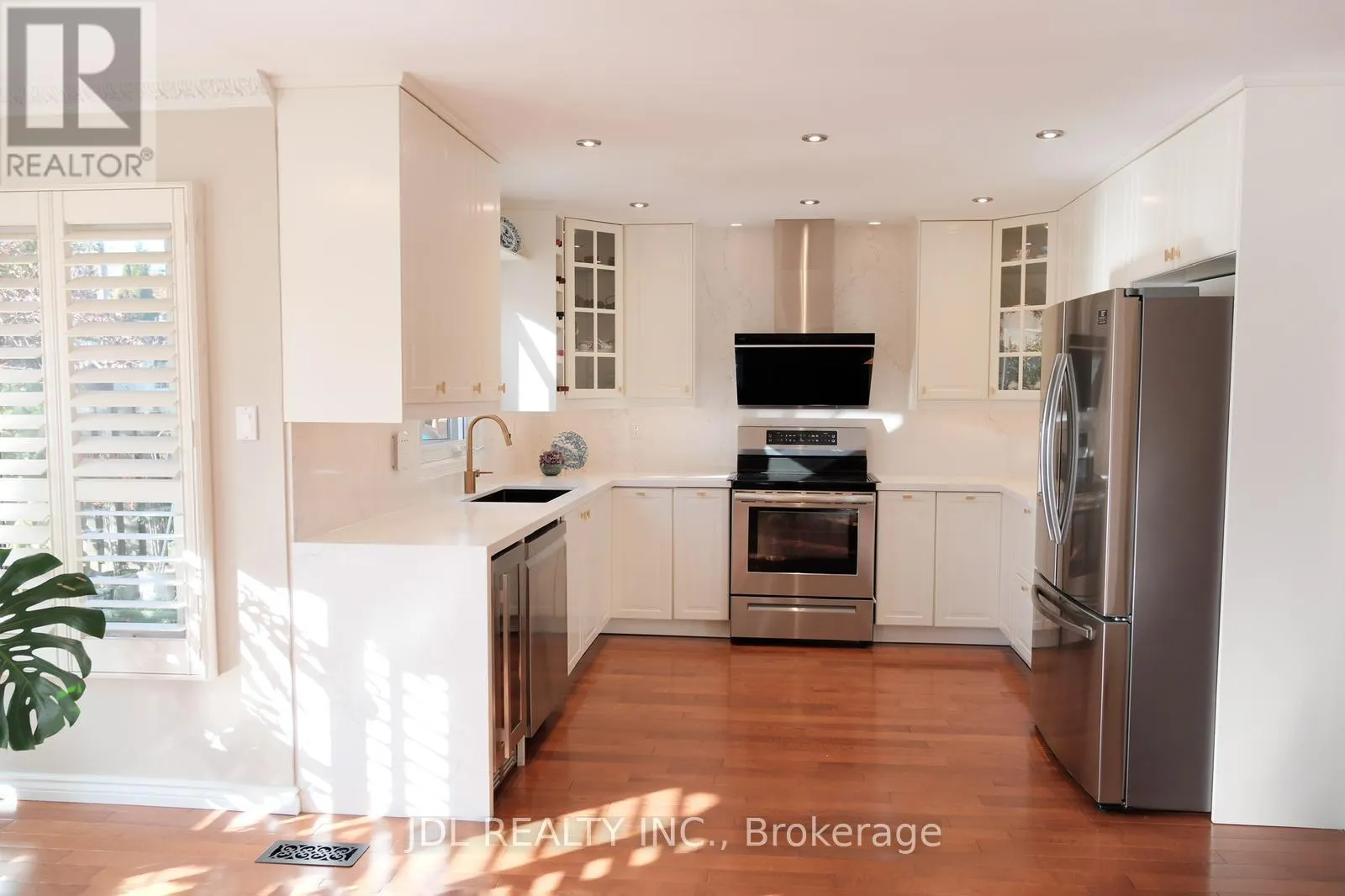 53 FERN VALLEY CRESCENT