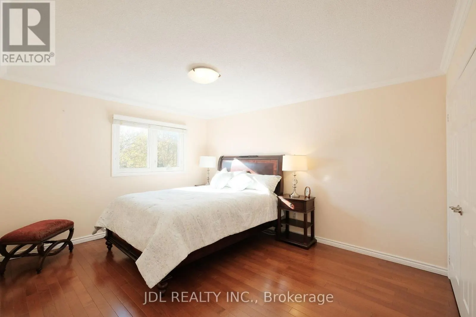 53 FERN VALLEY CRESCENT