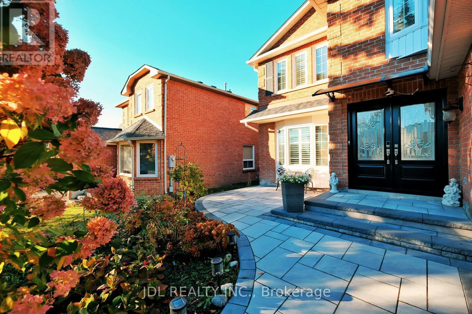 53 FERN VALLEY CRESCENT