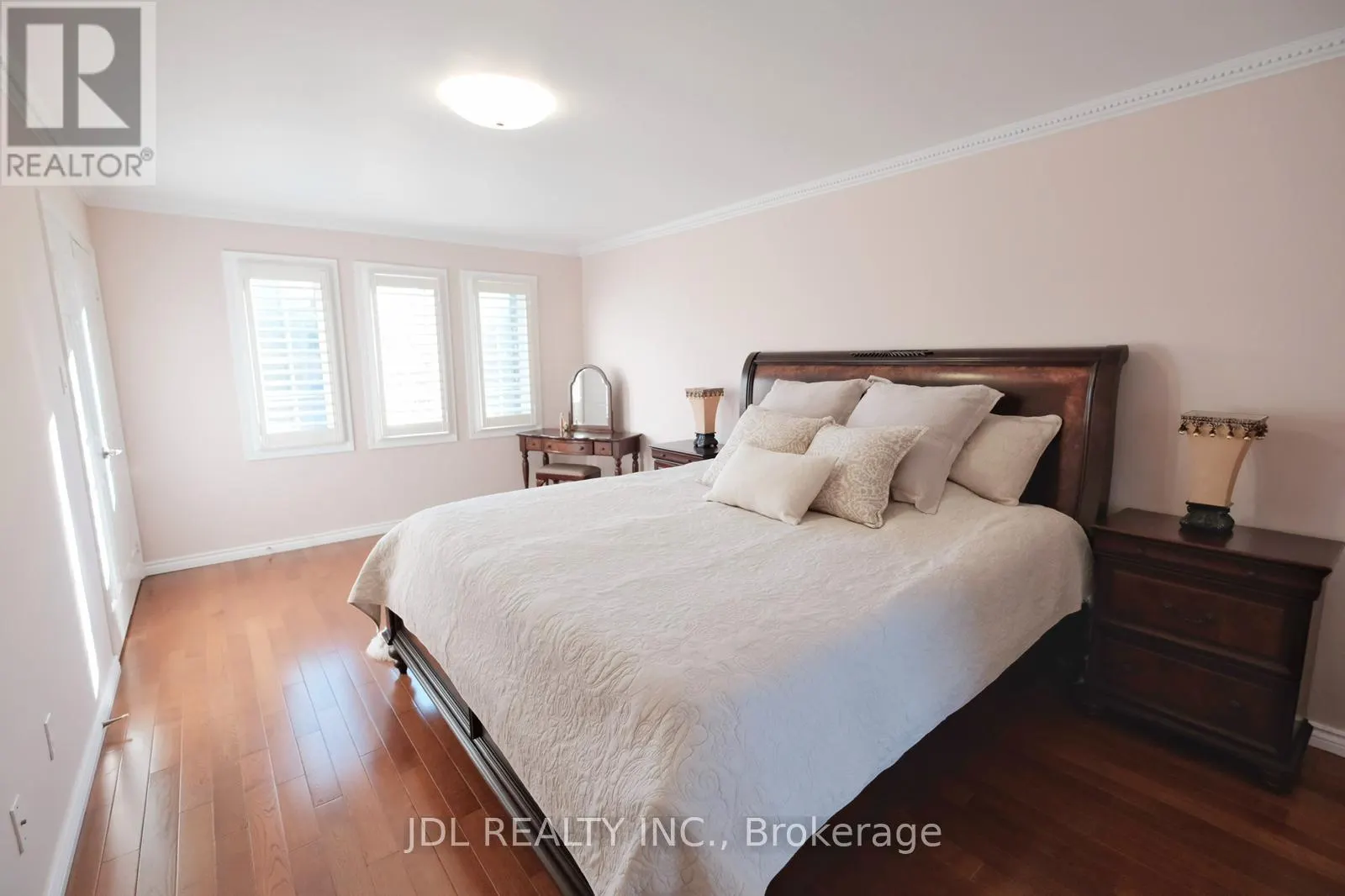 53 FERN VALLEY CRESCENT