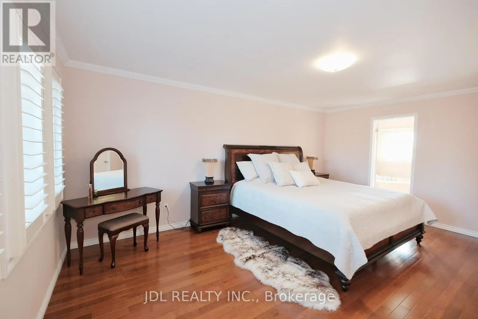 53 FERN VALLEY CRESCENT