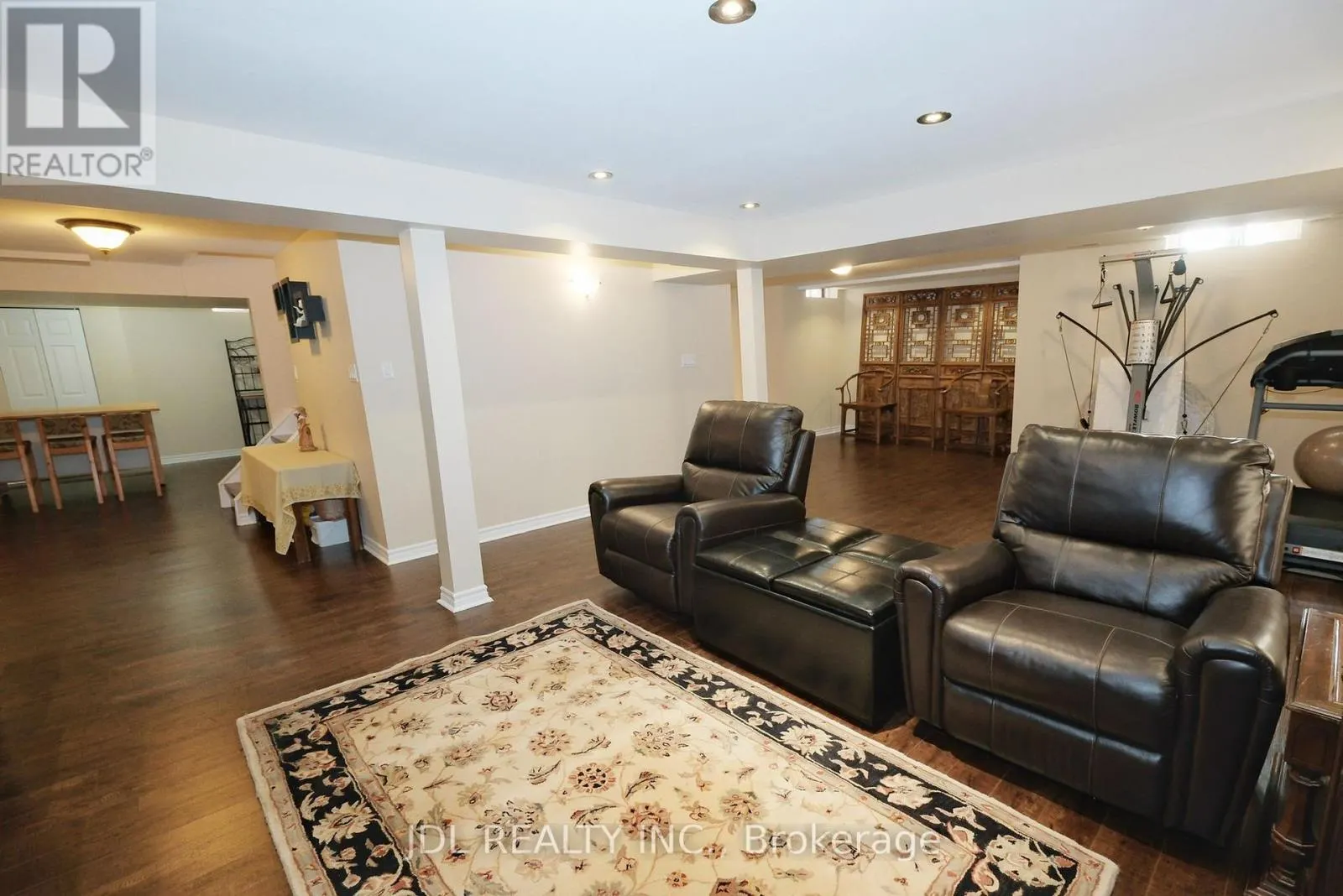 53 FERN VALLEY CRESCENT