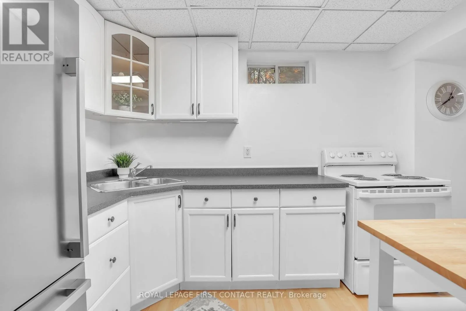 1328 VINCENT CRESCENT