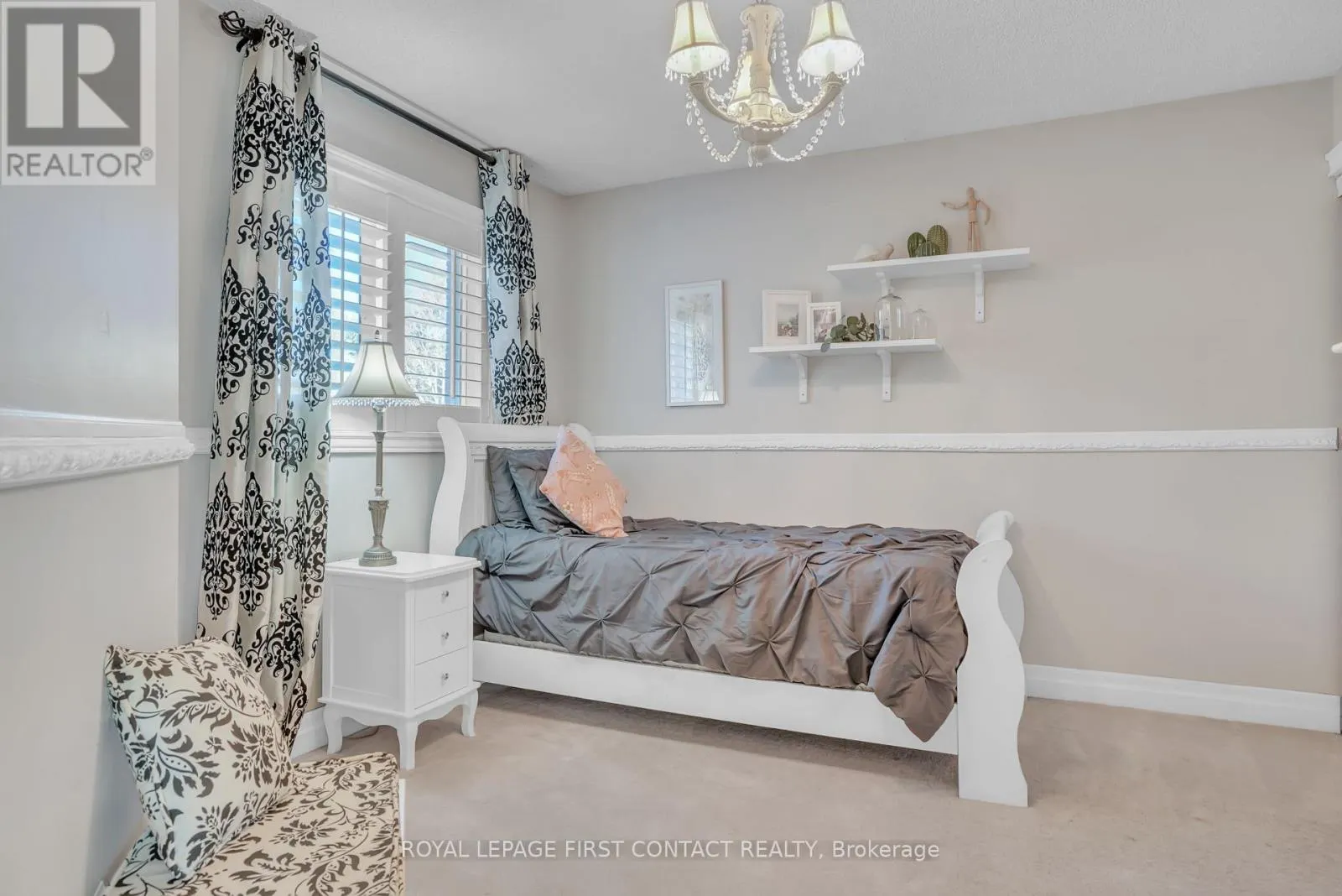 1328 VINCENT CRESCENT