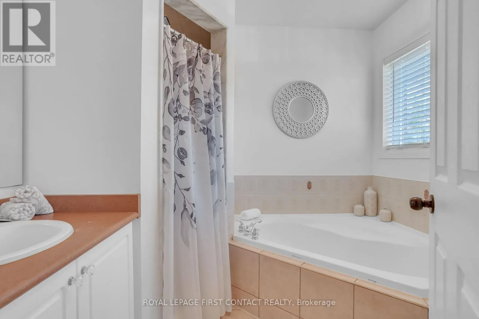 1328 VINCENT CRESCENT