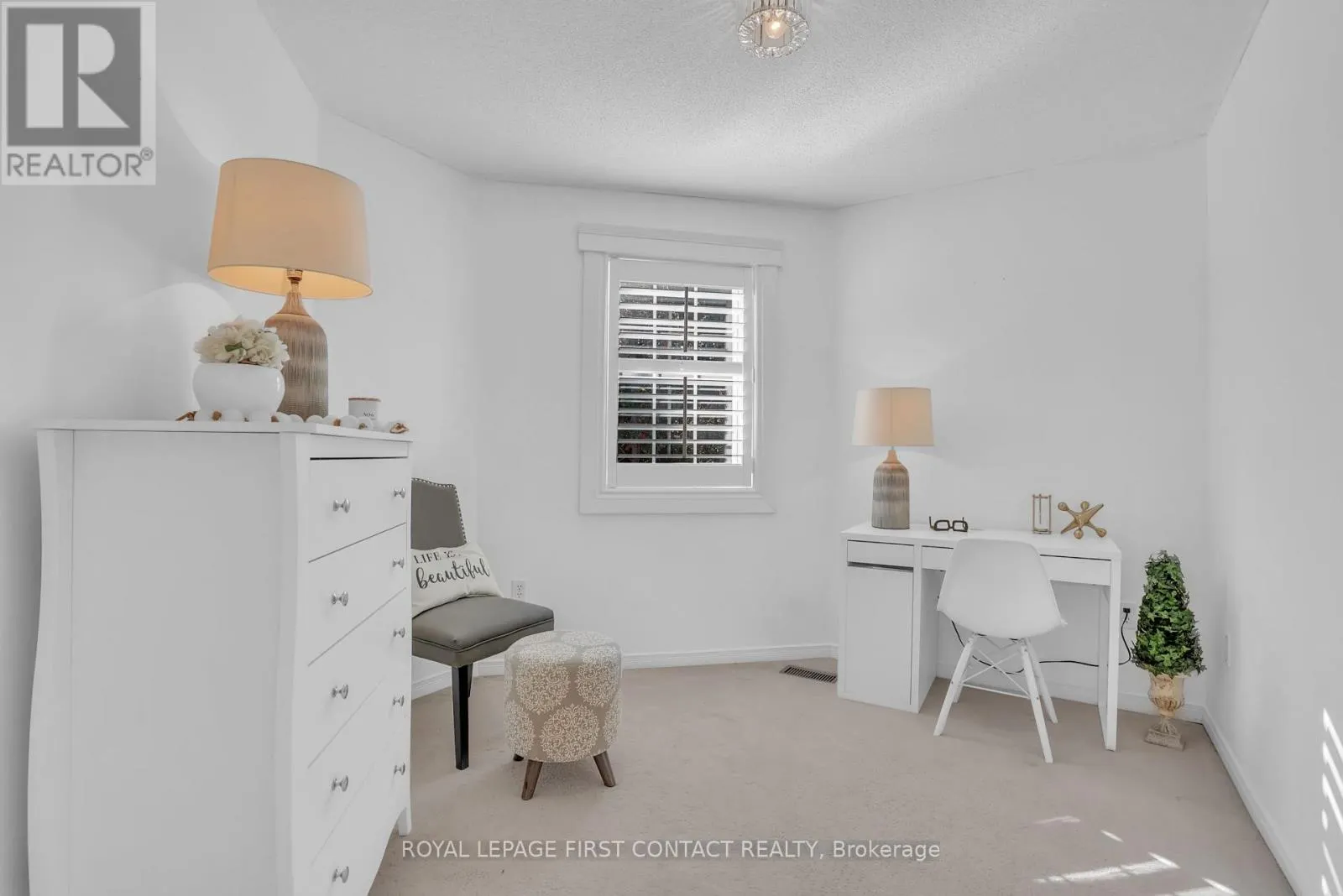 1328 VINCENT CRESCENT