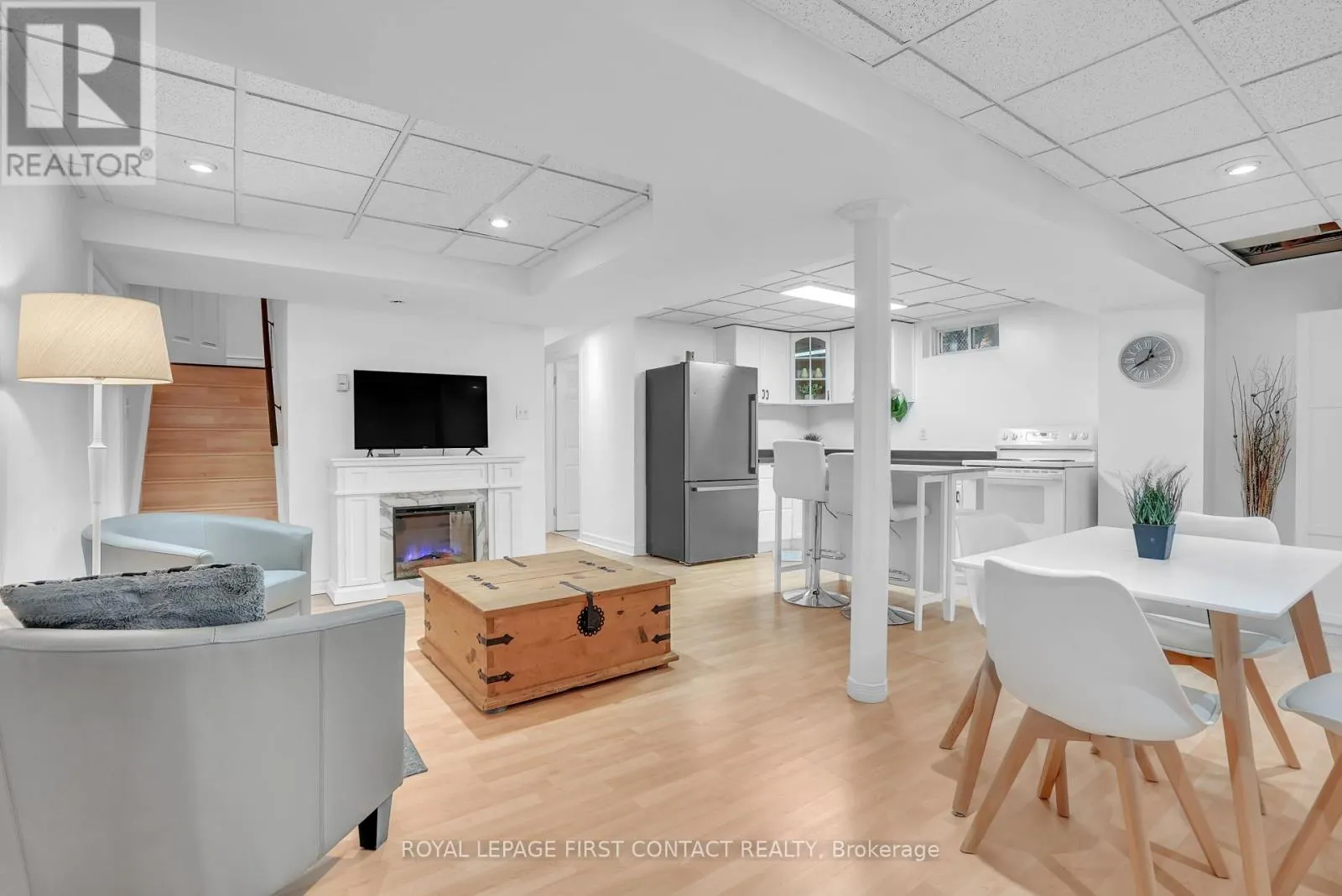 1328 VINCENT CRESCENT