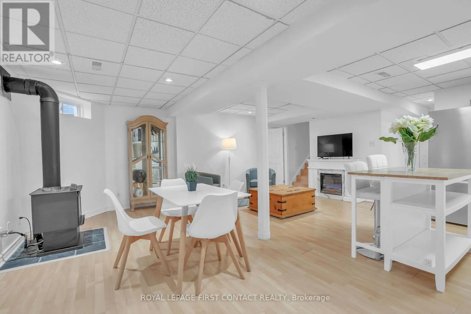 1328 VINCENT CRESCENT