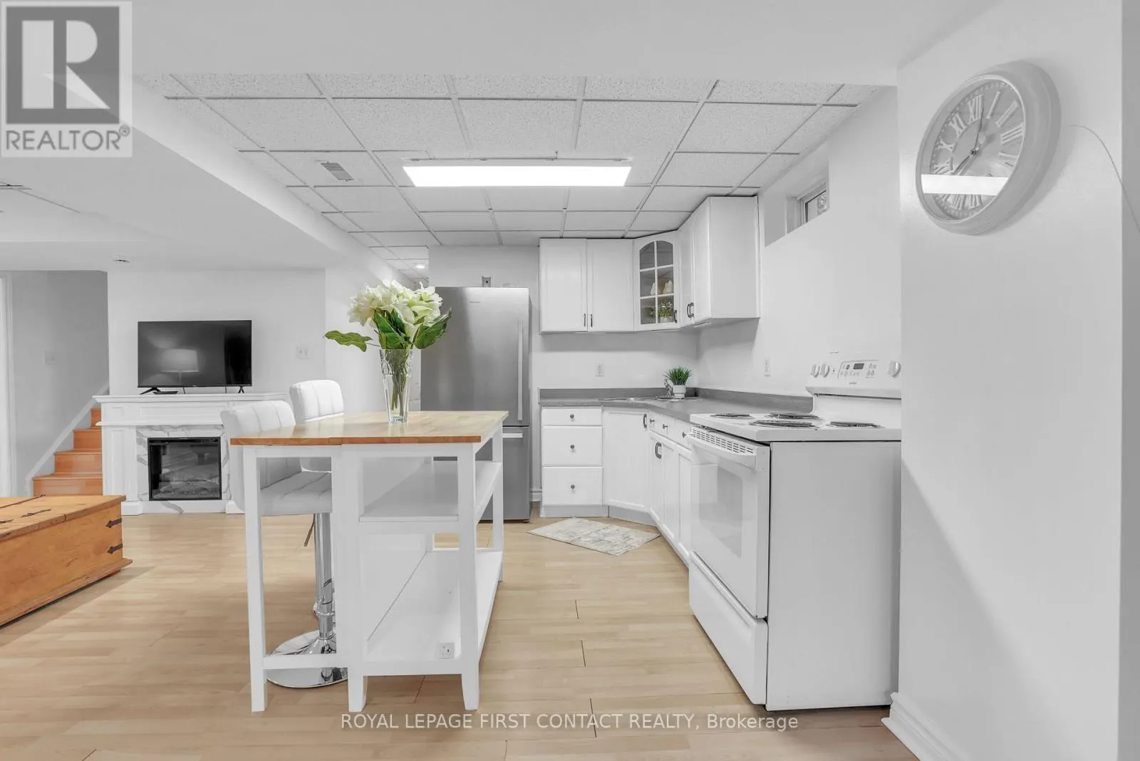 1328 VINCENT CRESCENT