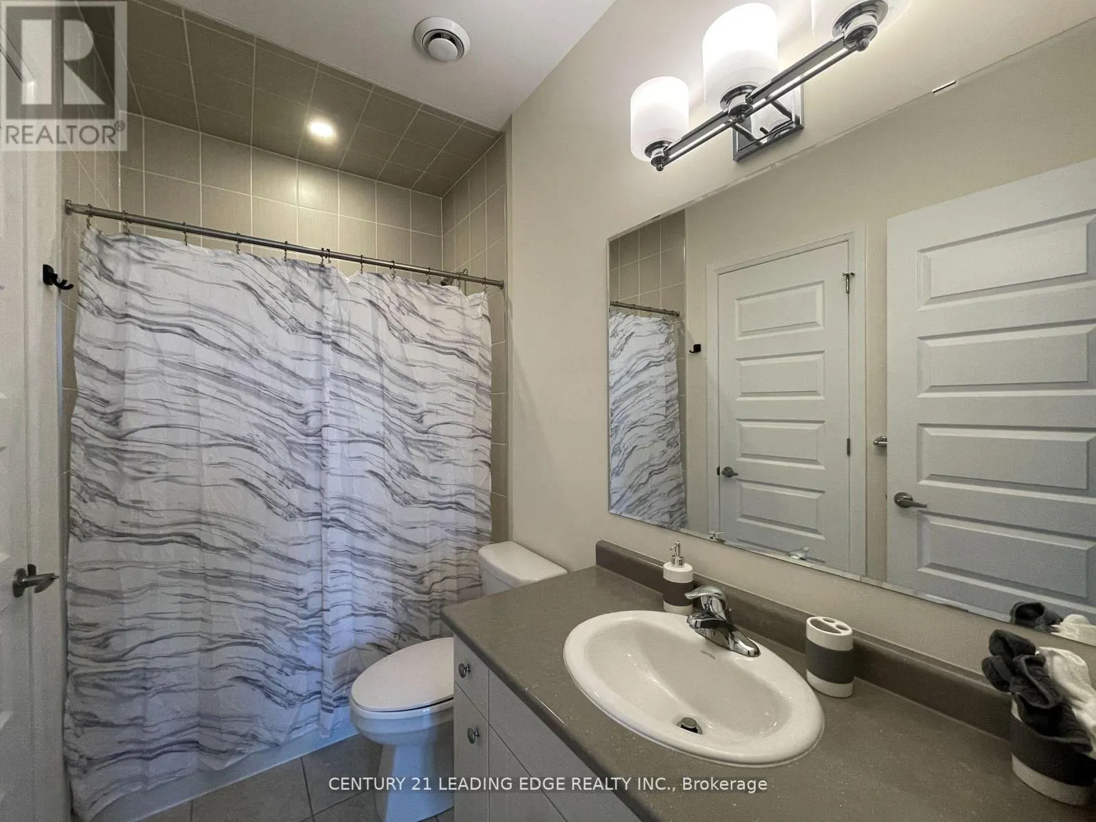 107 - 2 ADAM SELLERS STREET