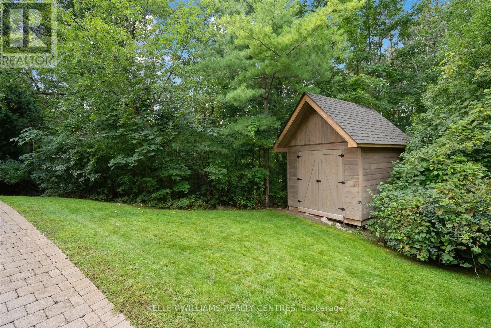 6 COUNTRY HEIGHTS DRIVE