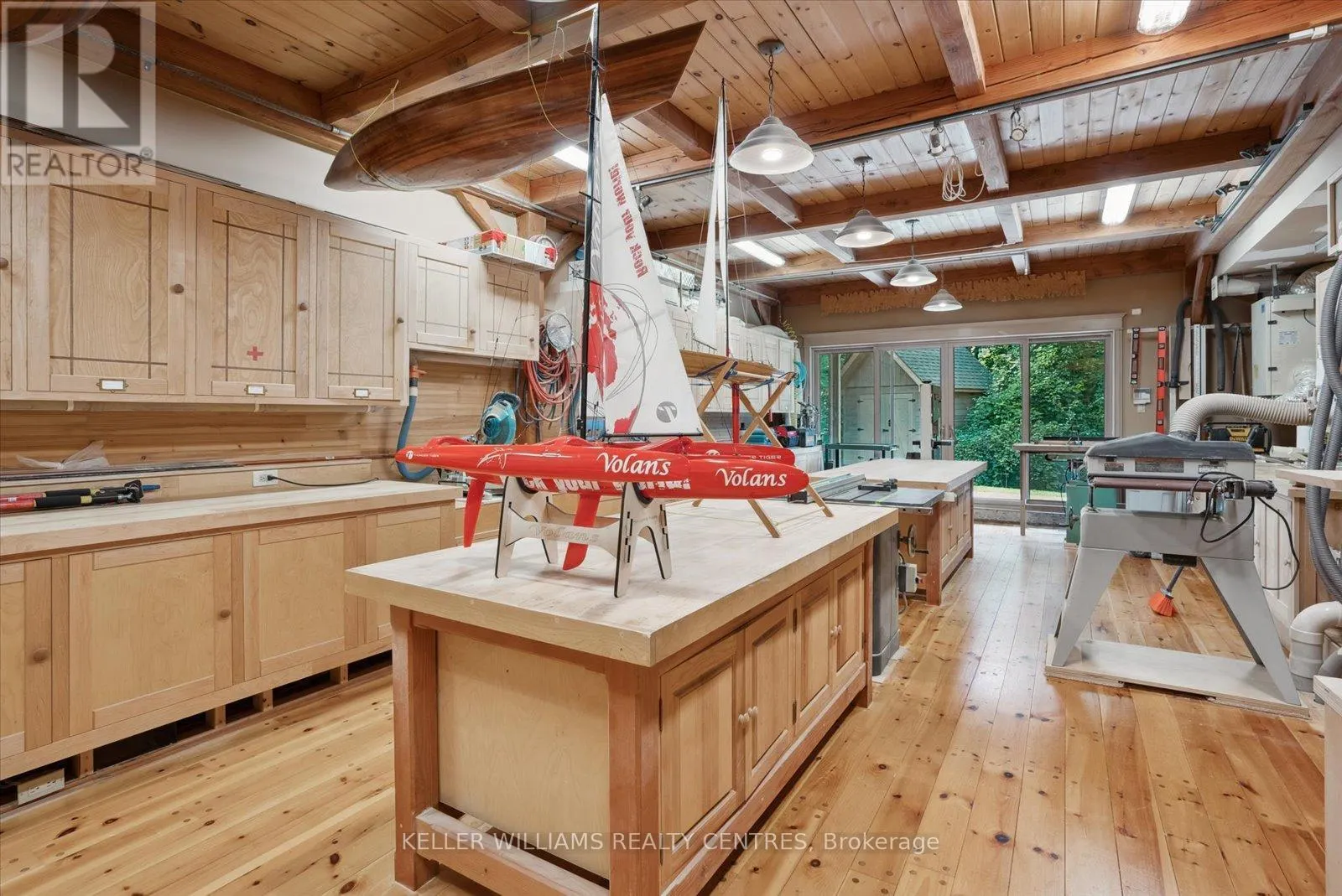 6 COUNTRY HEIGHTS DRIVE