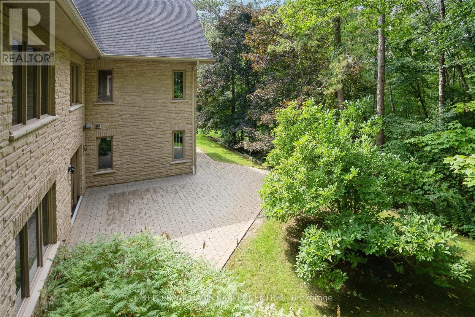 6 COUNTRY HEIGHTS DRIVE