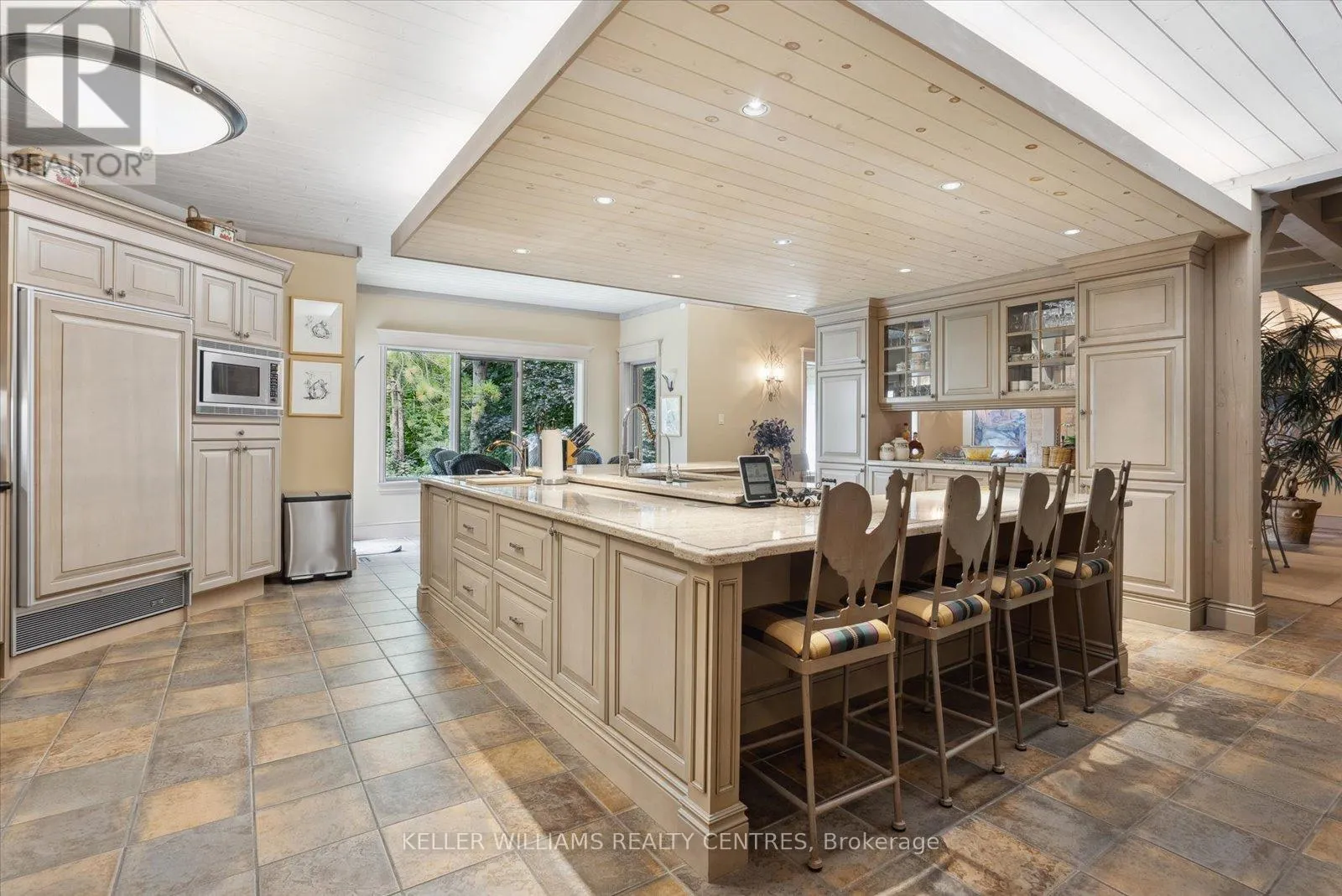 6 COUNTRY HEIGHTS DRIVE