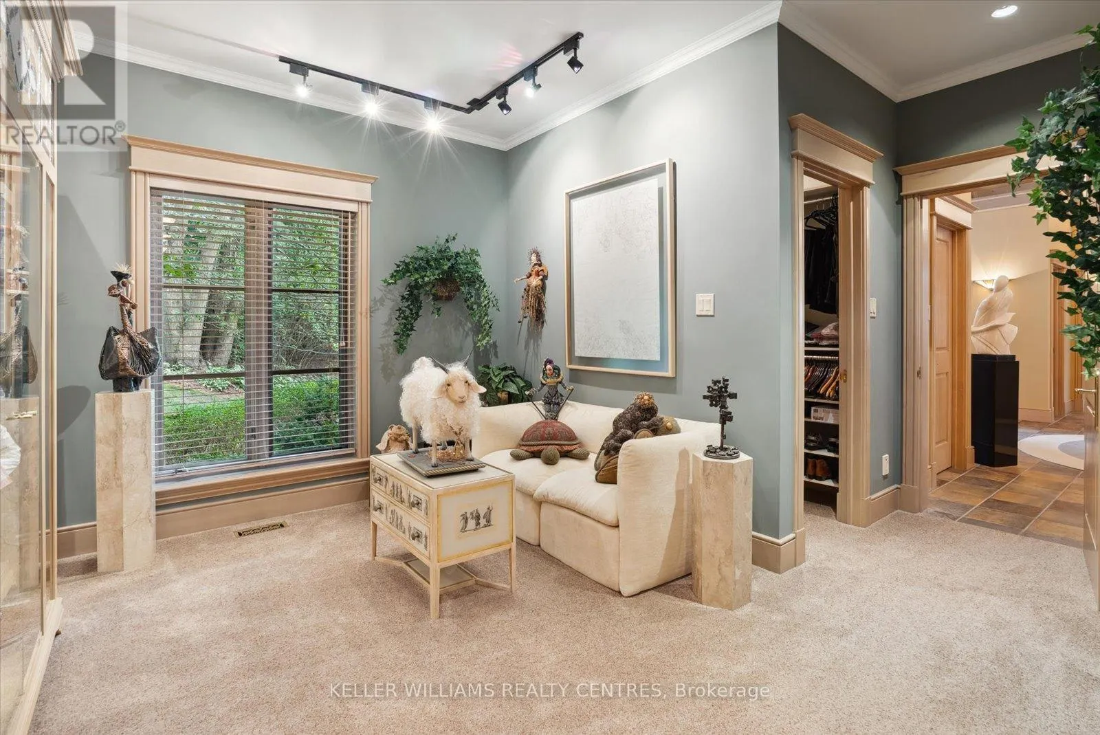 6 COUNTRY HEIGHTS DRIVE