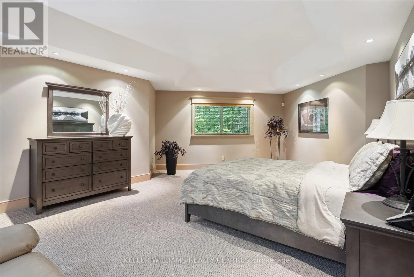 6 COUNTRY HEIGHTS DRIVE