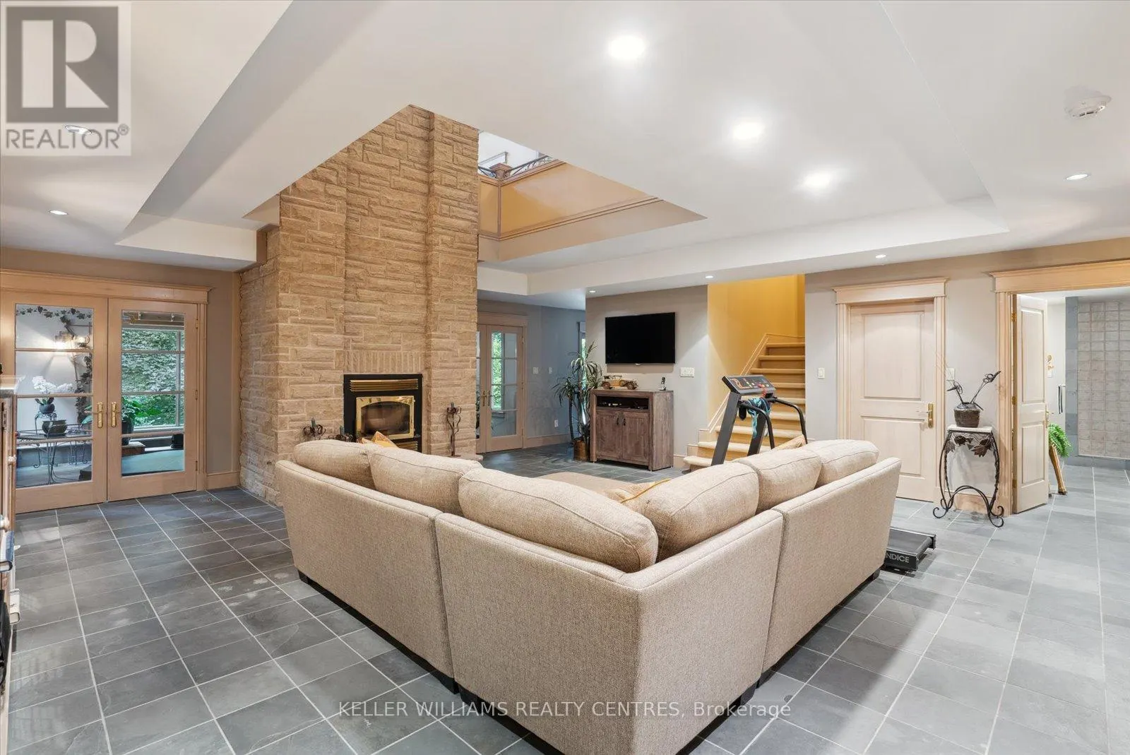 6 COUNTRY HEIGHTS DRIVE