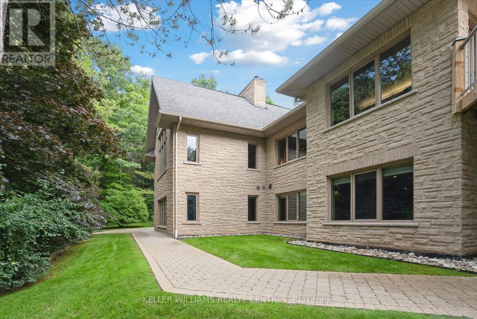 6 COUNTRY HEIGHTS DRIVE