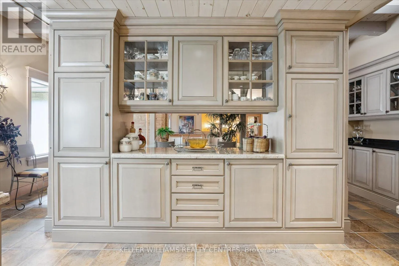 6 COUNTRY HEIGHTS DRIVE