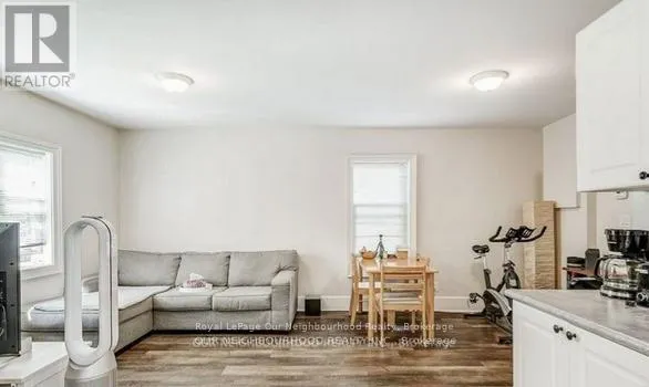 81 WELLINGTON STREET E