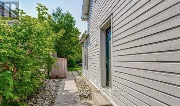 81 WELLINGTON STREET E