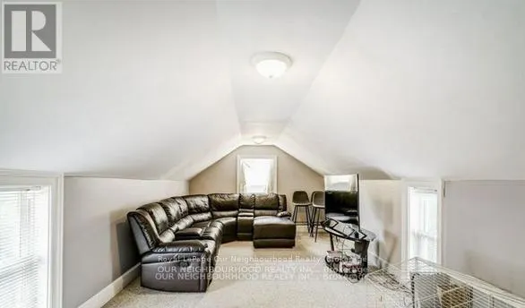 81 WELLINGTON STREET E