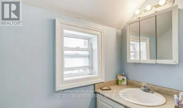 81 WELLINGTON STREET E