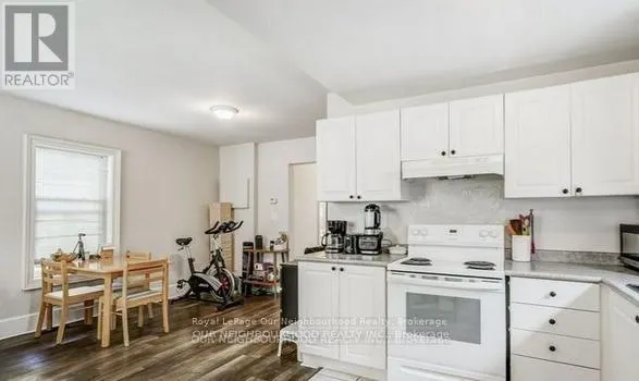 81 WELLINGTON STREET E