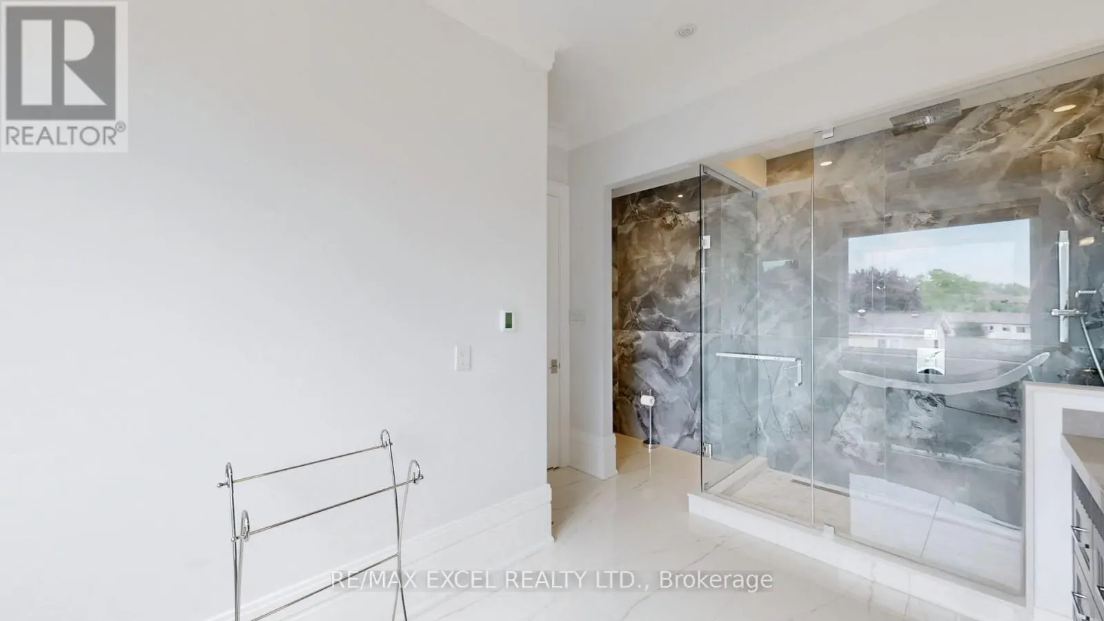 22 SANDERSON CRESCENT