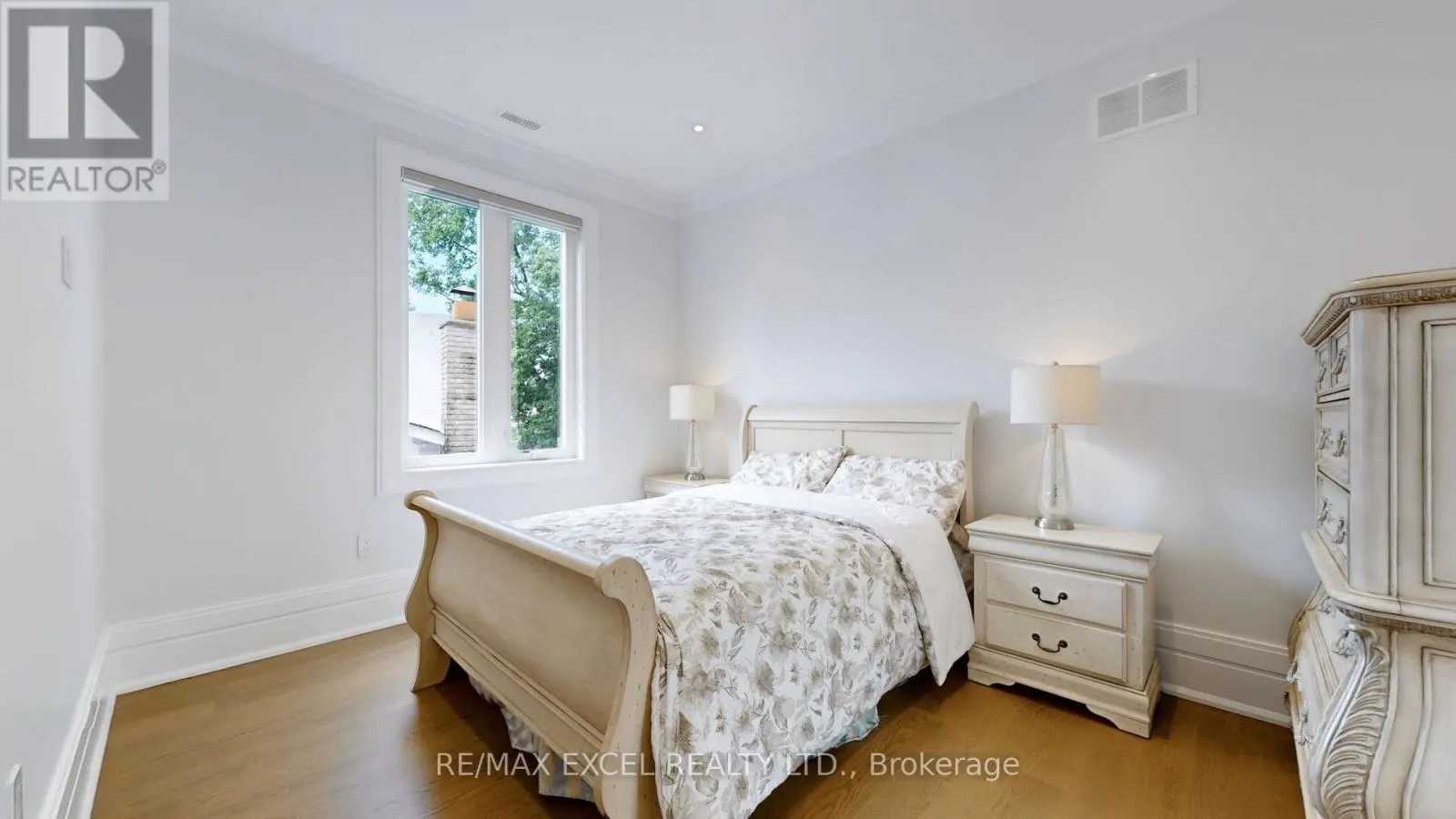 22 SANDERSON CRESCENT