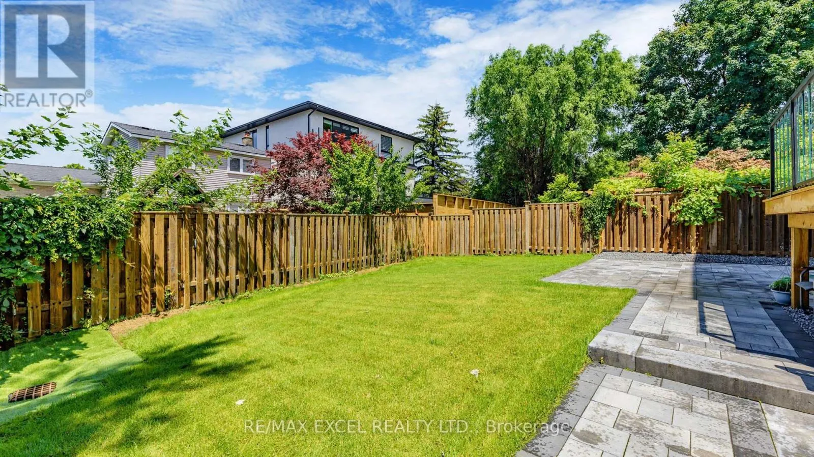 22 SANDERSON CRESCENT