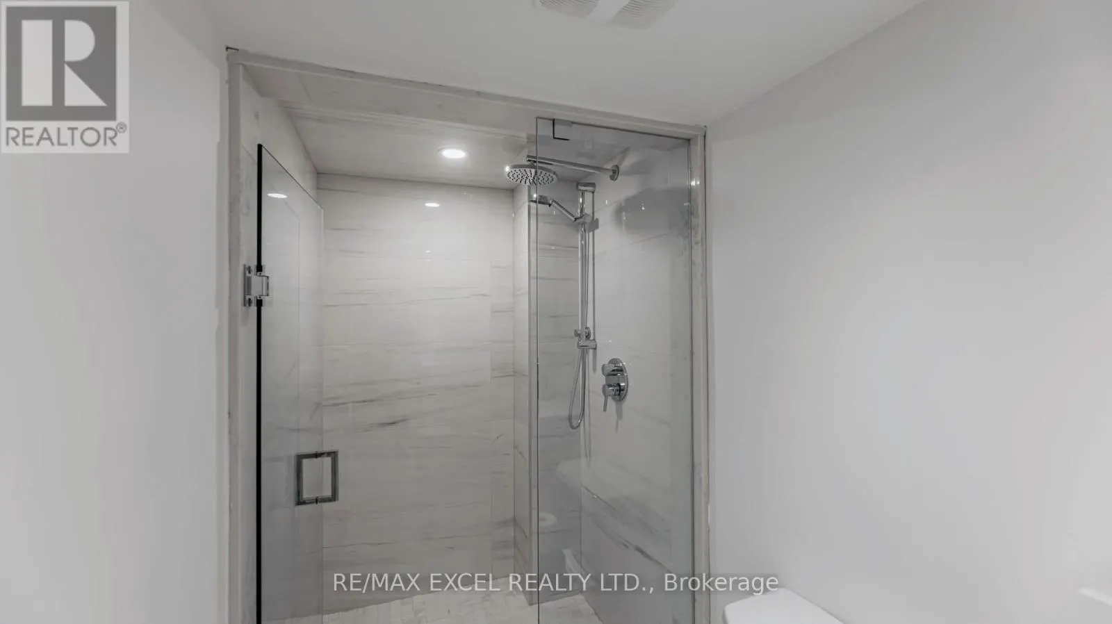 22 SANDERSON CRESCENT