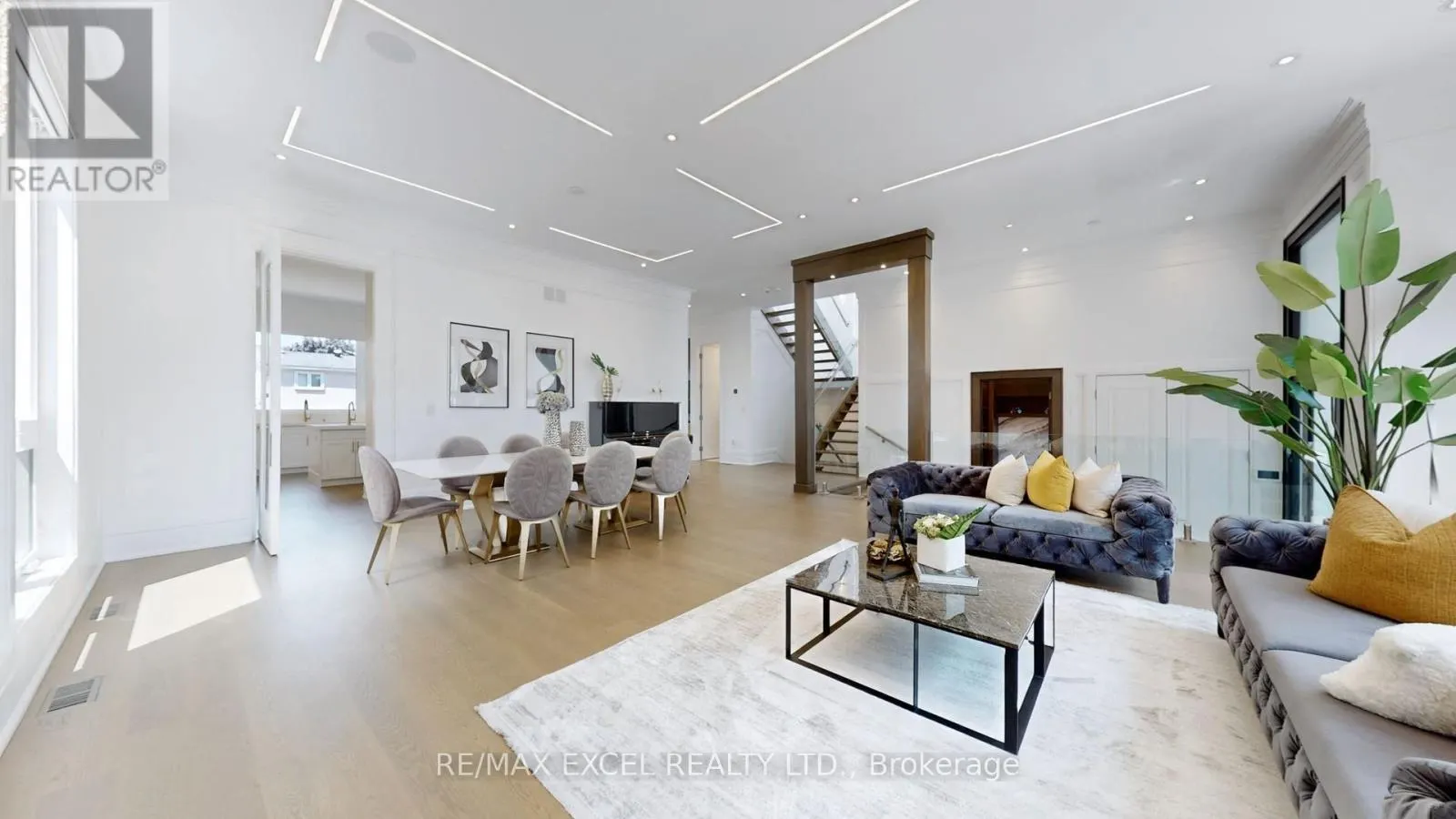 22 SANDERSON CRESCENT