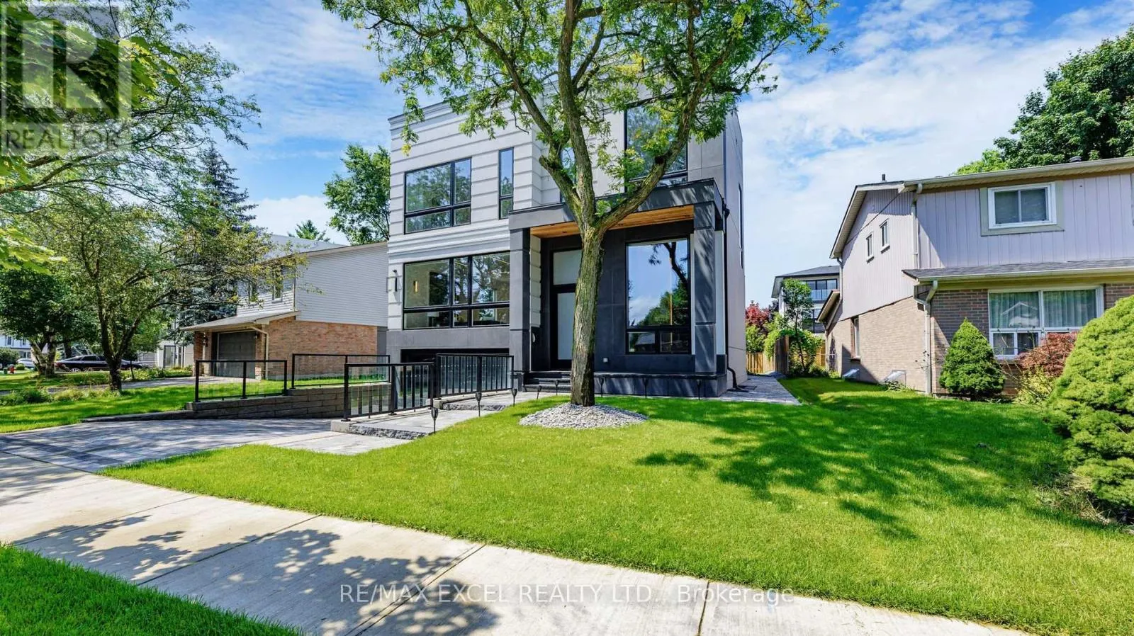 22 SANDERSON CRESCENT