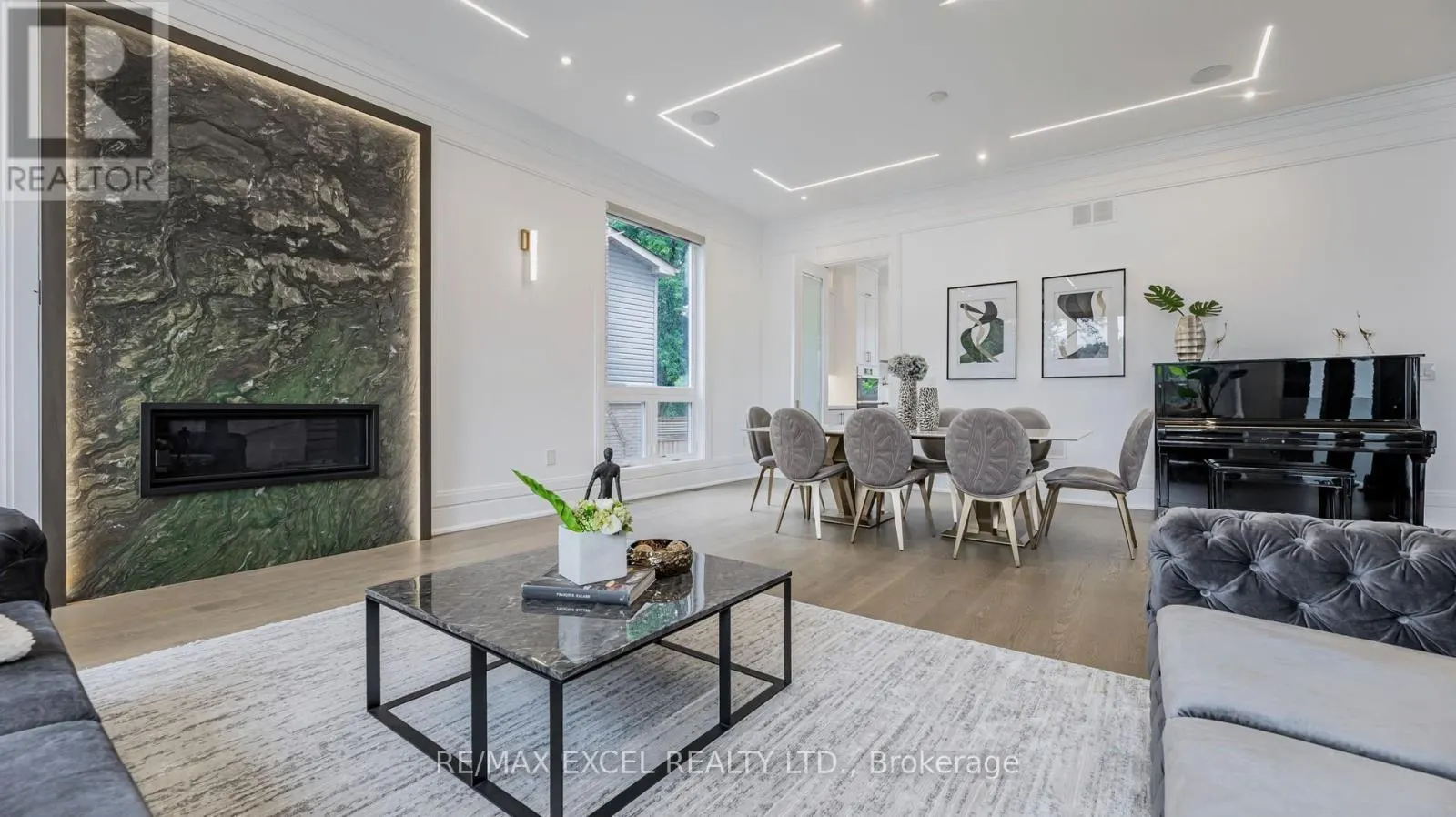 22 SANDERSON CRESCENT