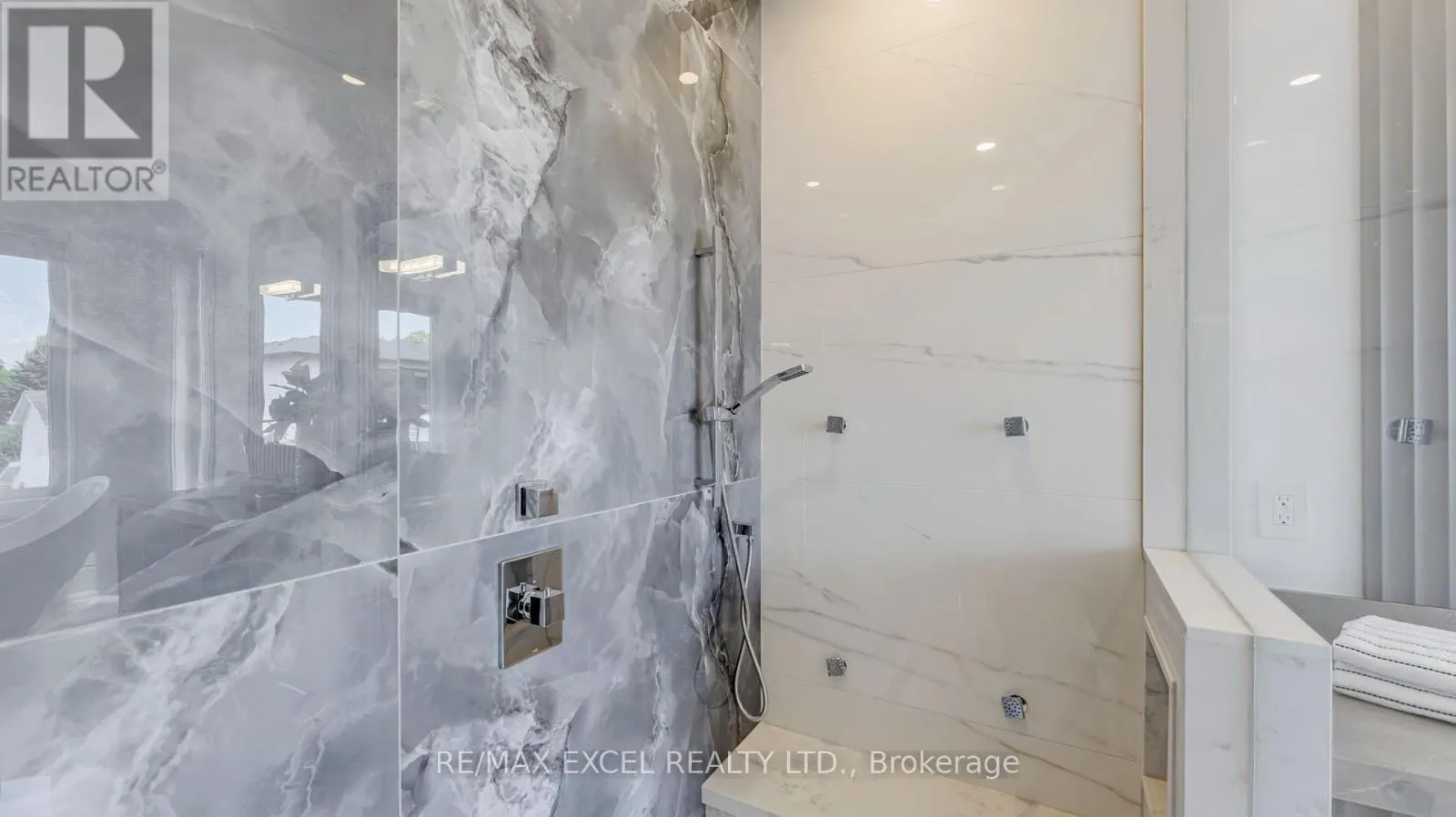 22 SANDERSON CRESCENT