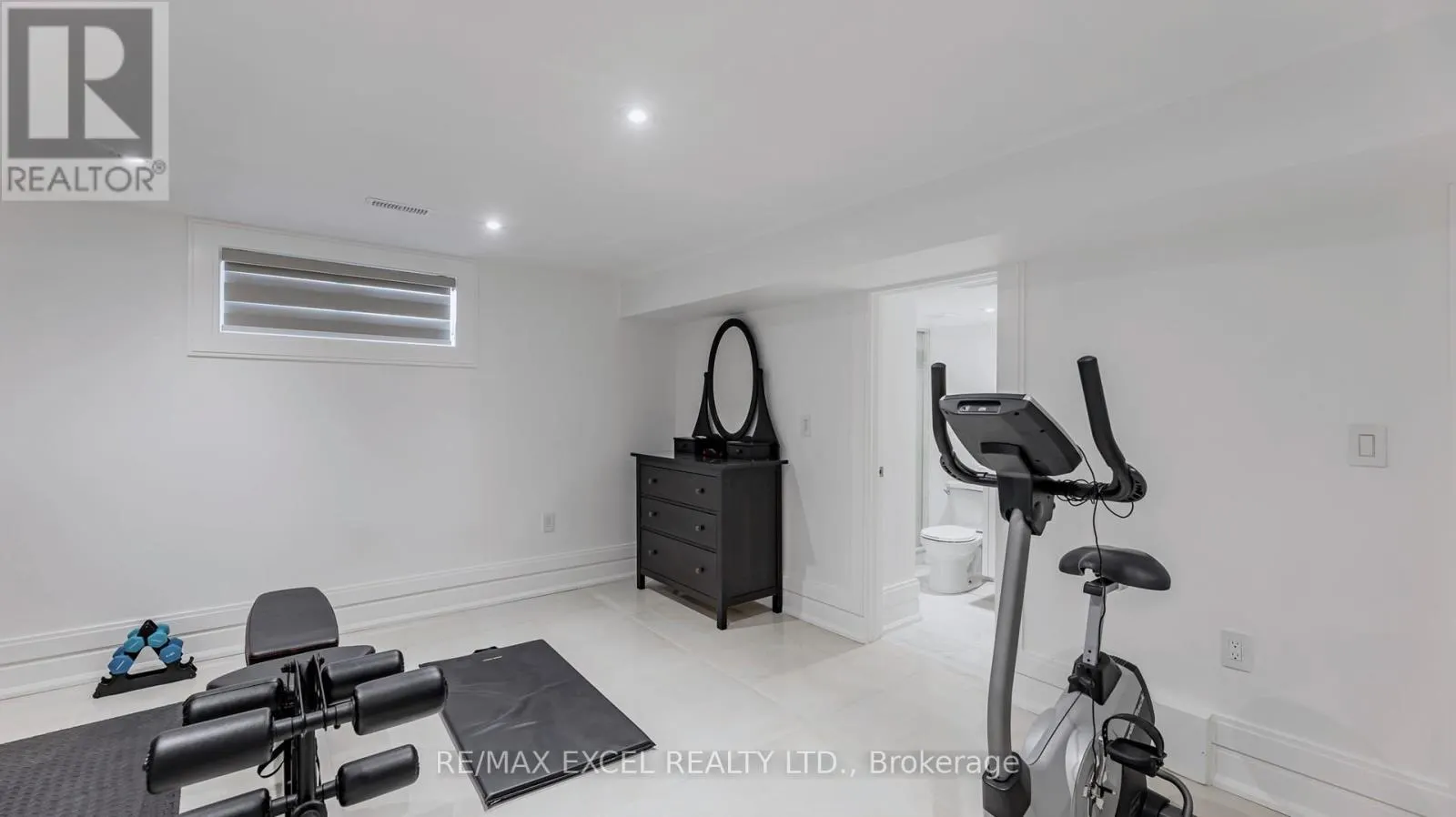 22 SANDERSON CRESCENT