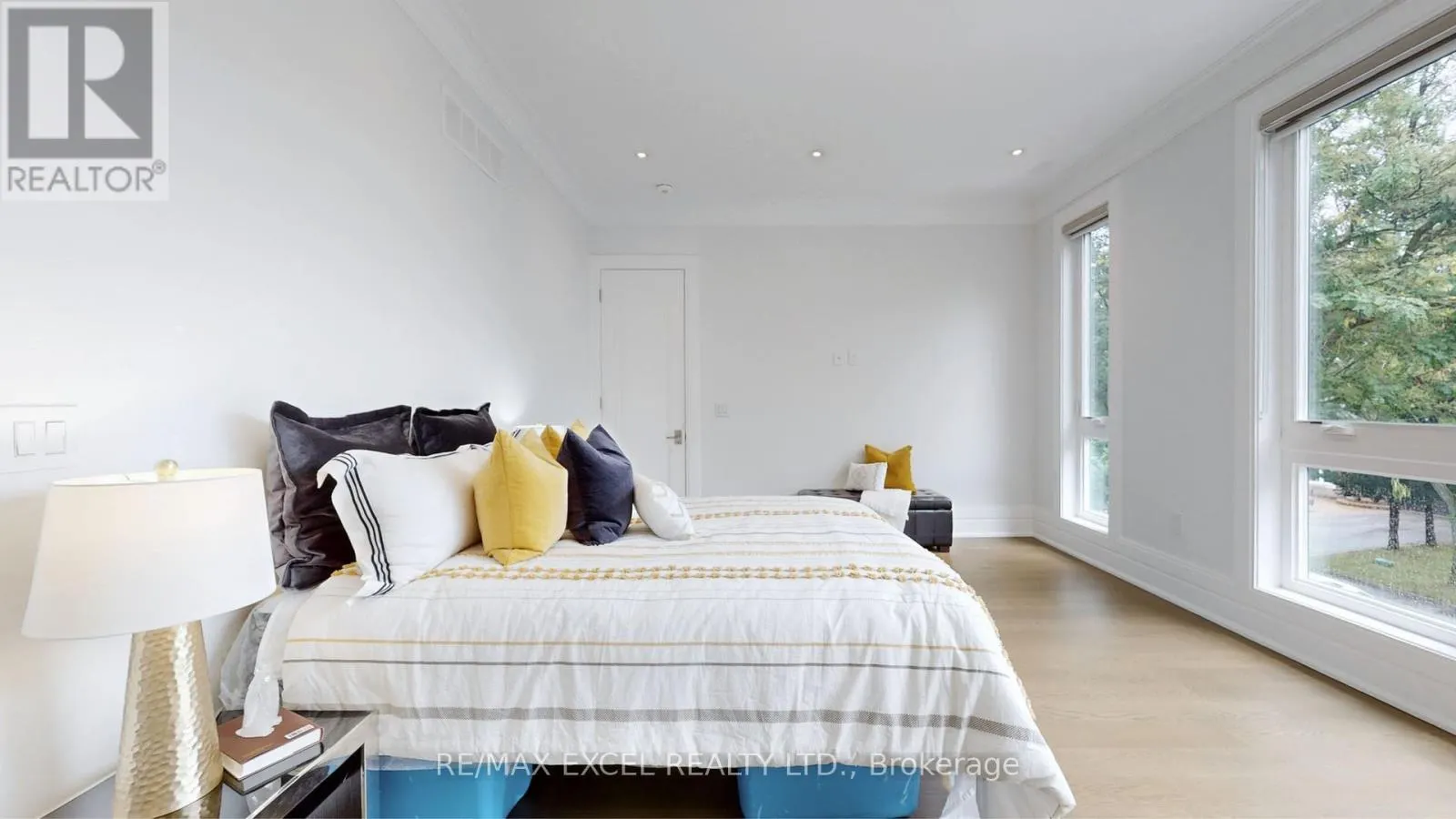 22 SANDERSON CRESCENT