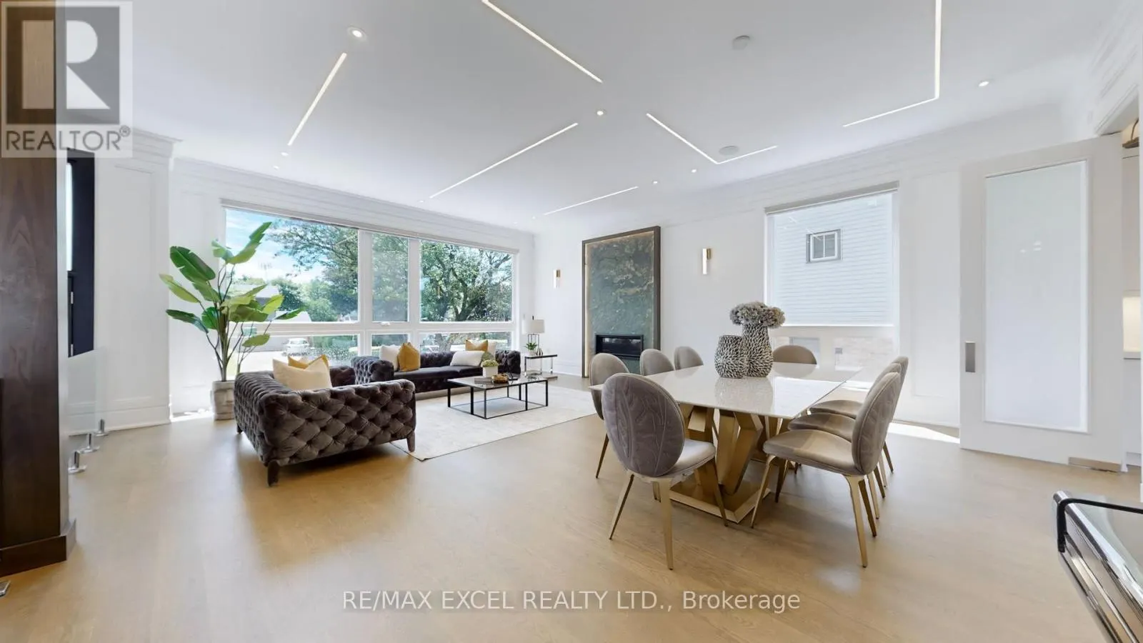 22 SANDERSON CRESCENT