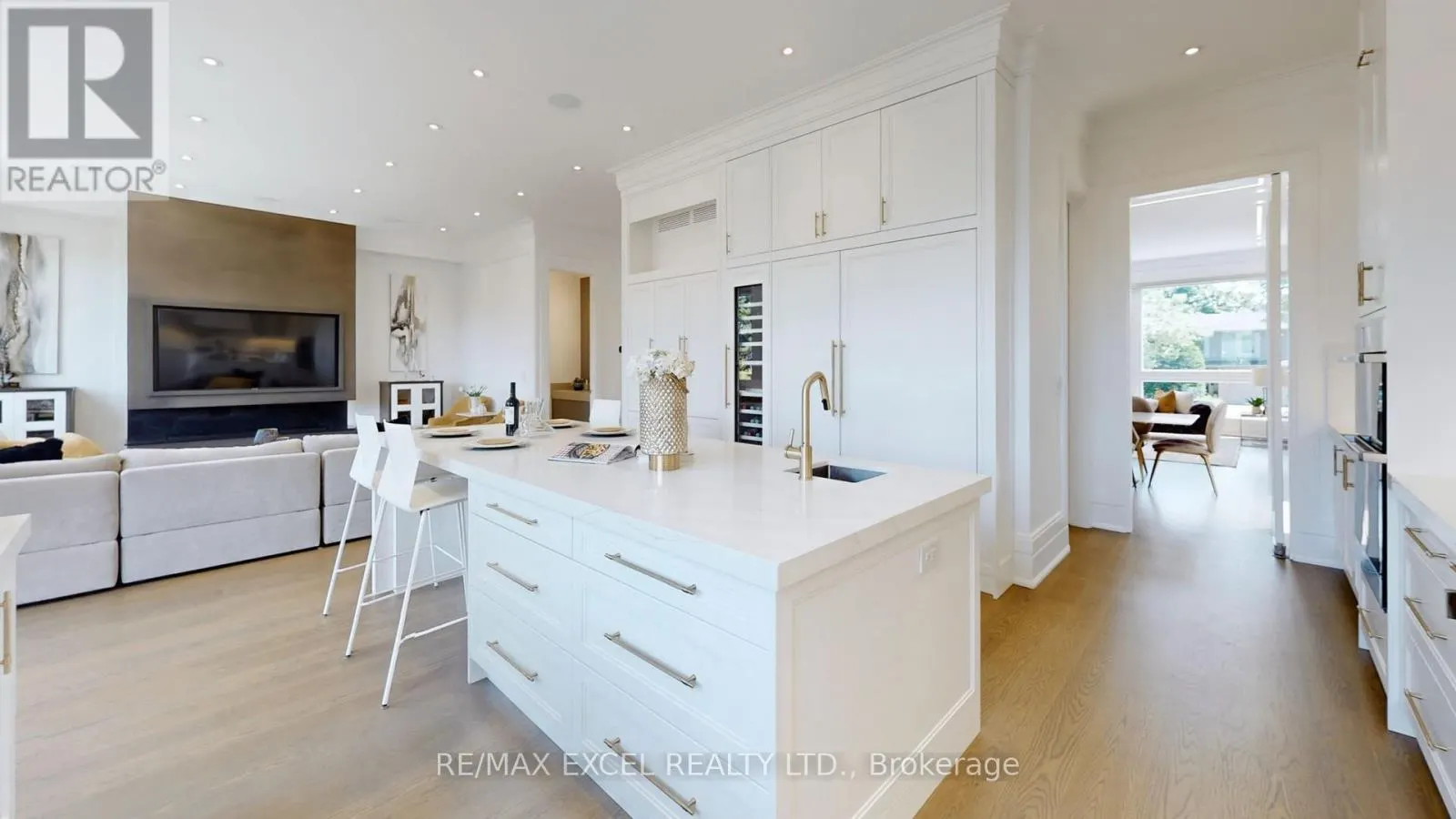 22 SANDERSON CRESCENT