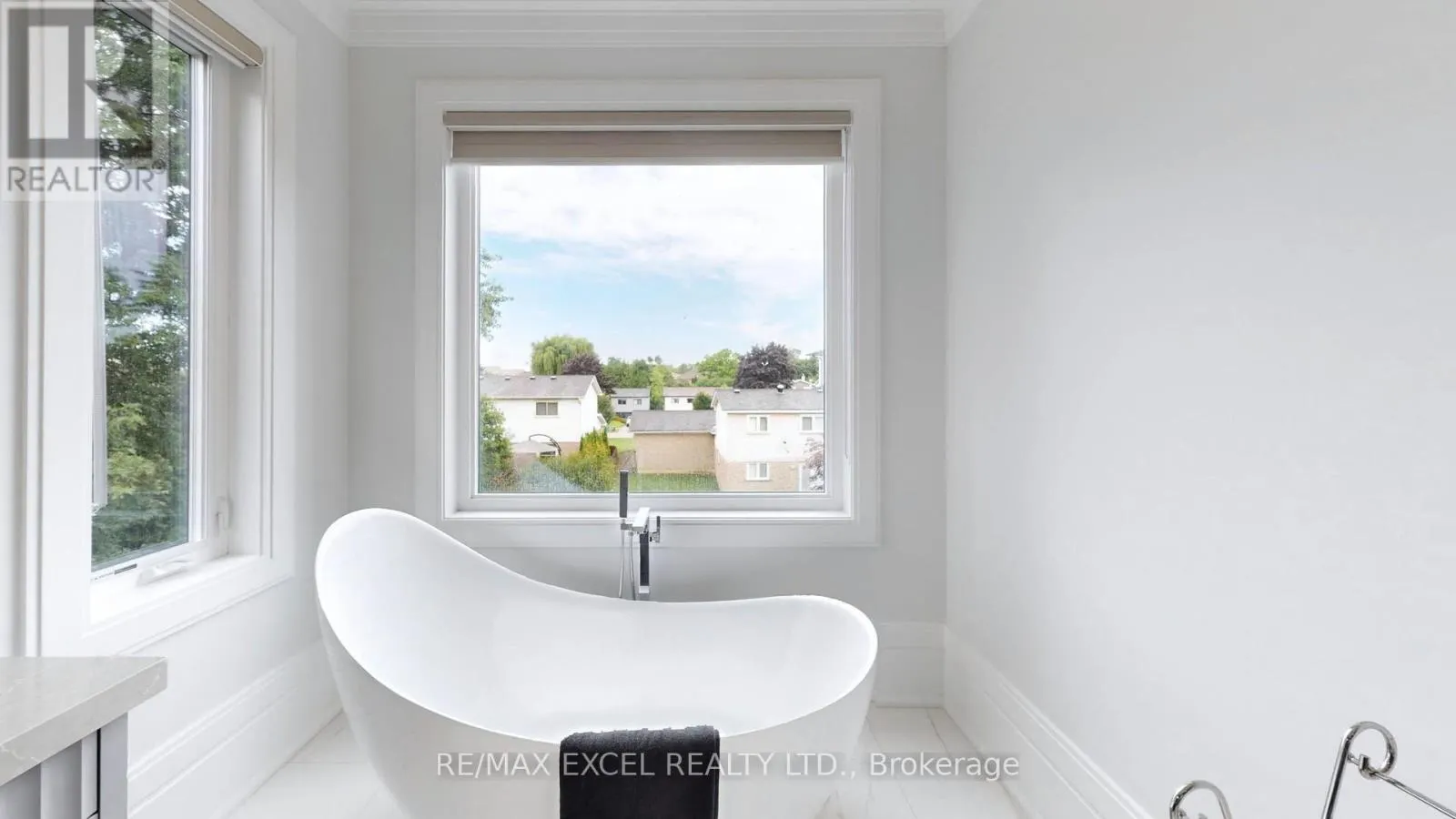 22 SANDERSON CRESCENT