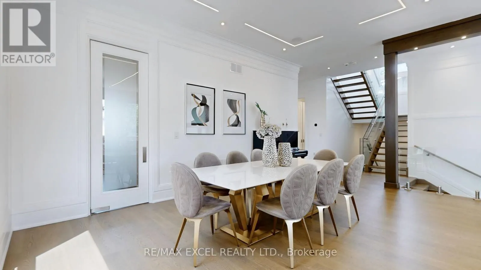 22 SANDERSON CRESCENT