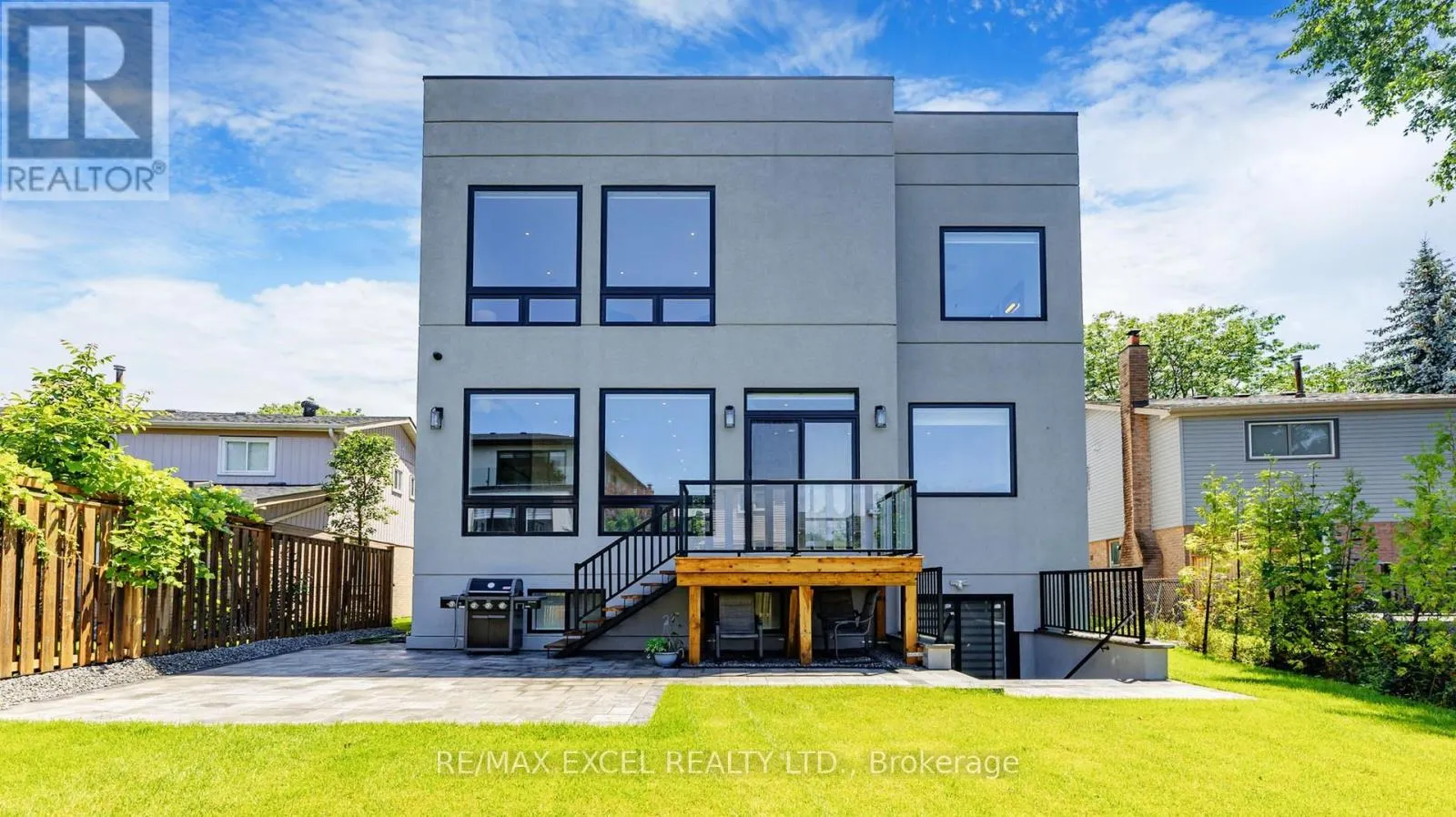 22 SANDERSON CRESCENT