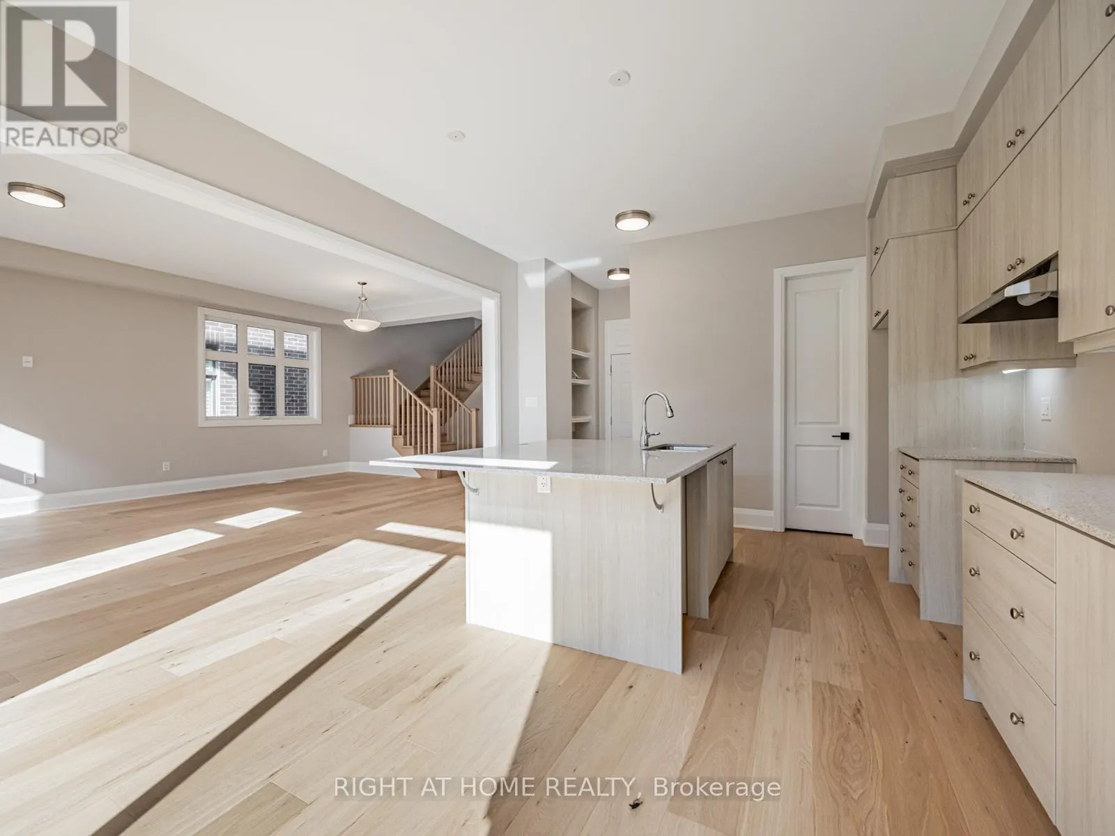 61 GREENRIDGE CRESCENT